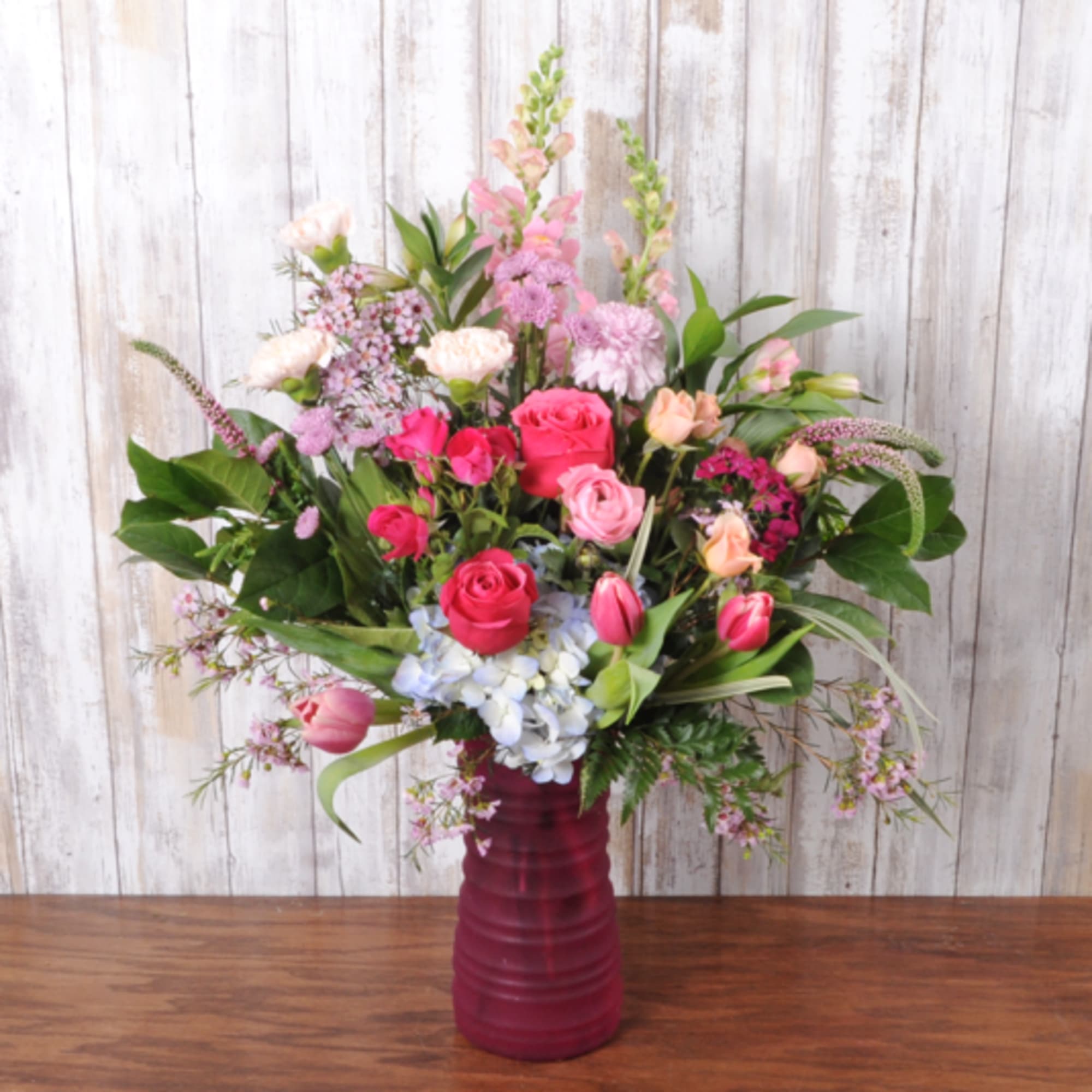 This pretty arrangement is perfect for that Spring feeling! 