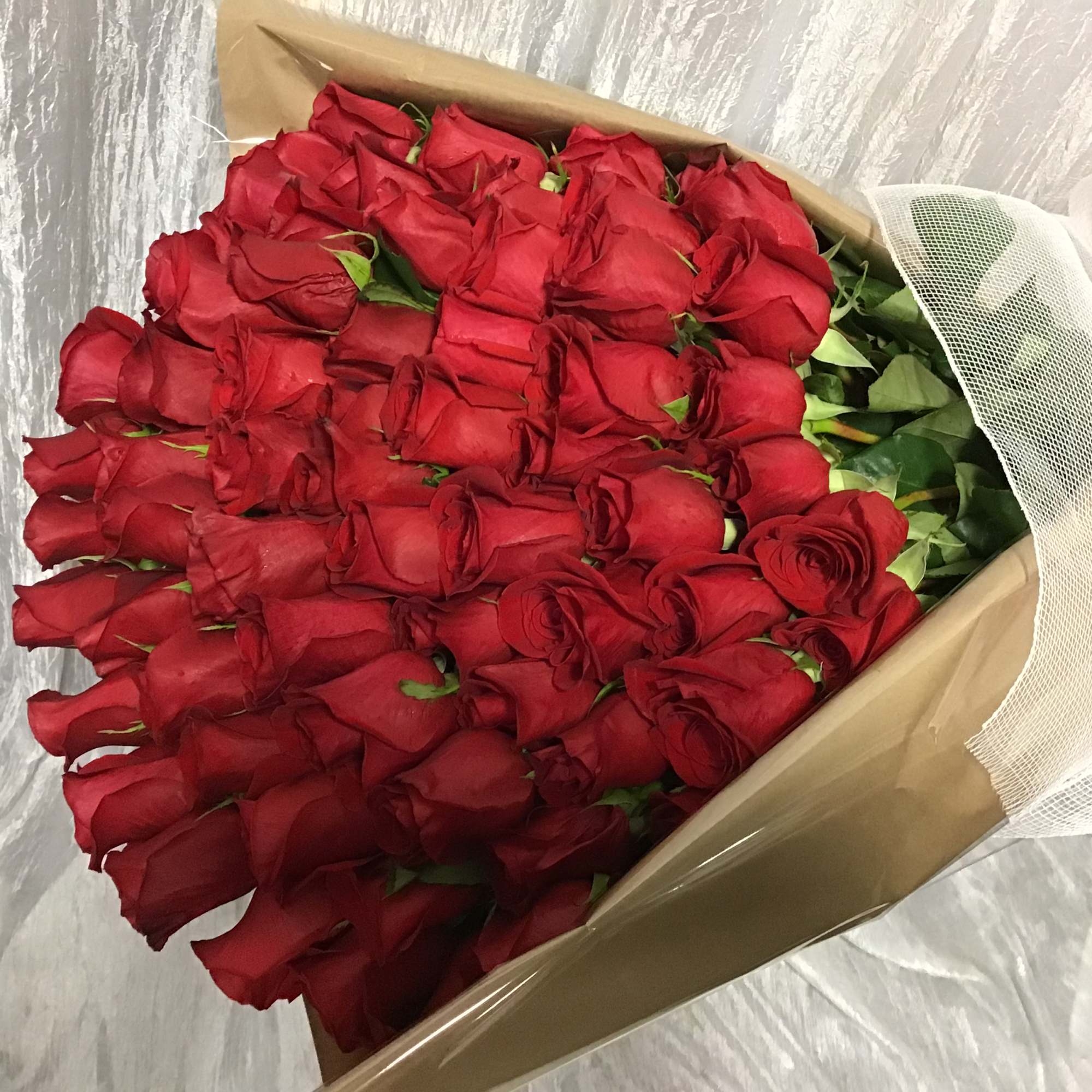 Sebas Flower style bouquet 
75 Ecuadorian roses laying flat 
a unique style