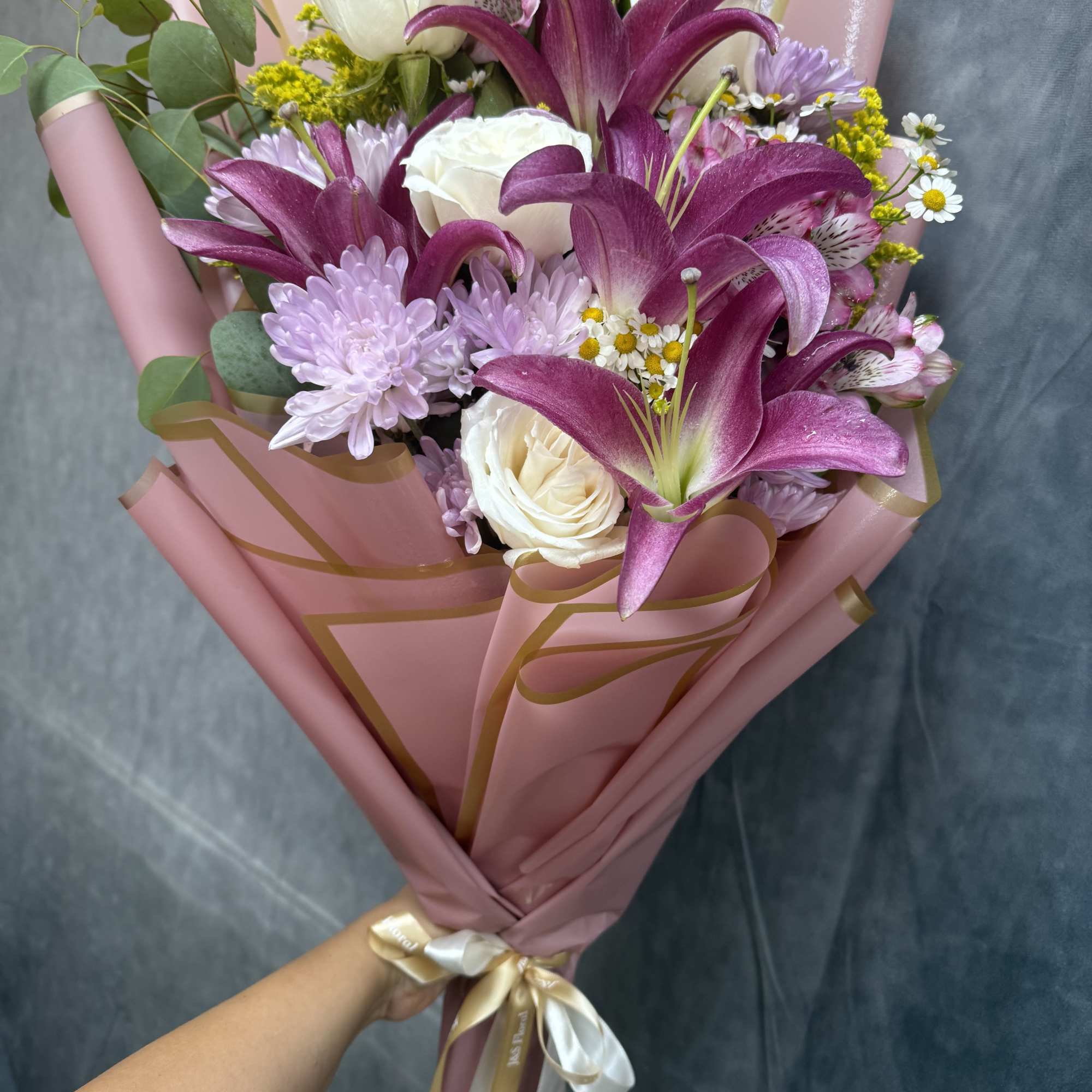 Lavender Kisses Bouquet
Delicate and dreamy, our Lavender Kisses bouquet features graceful pink