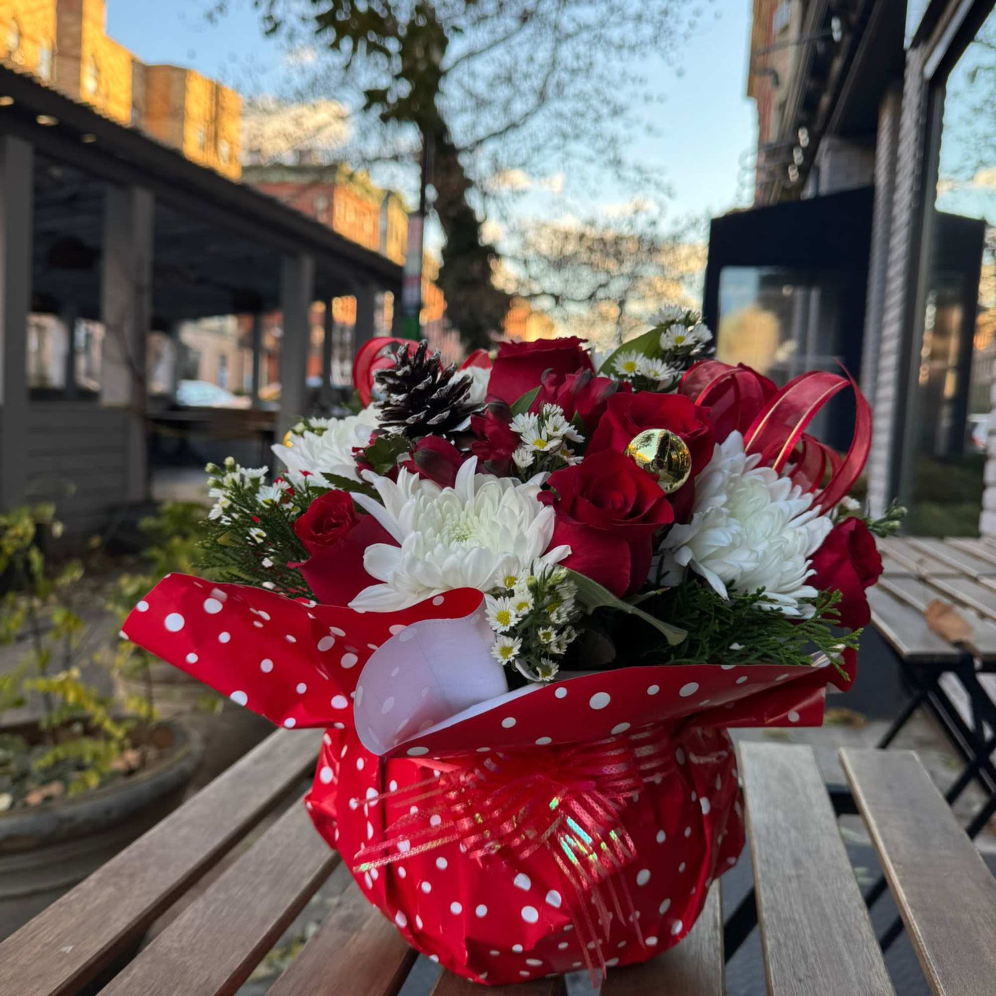 Christmas Centerpiece: Magic and Charm 
A design that captures the essence of