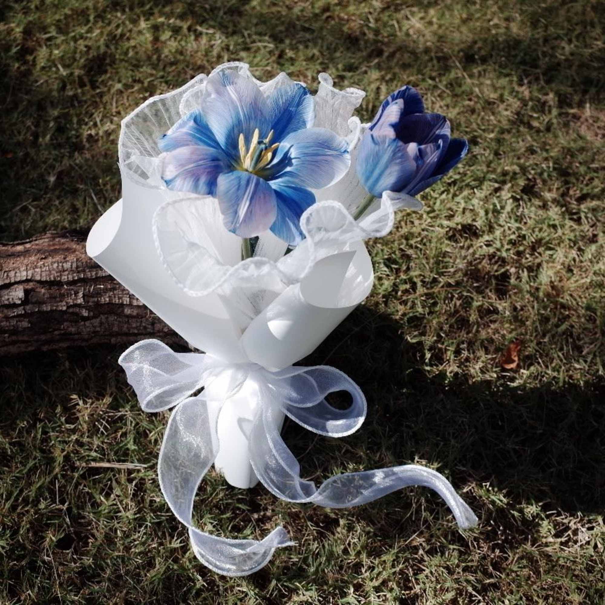 A little bouquet with a big heart.  
This charming arrangement features