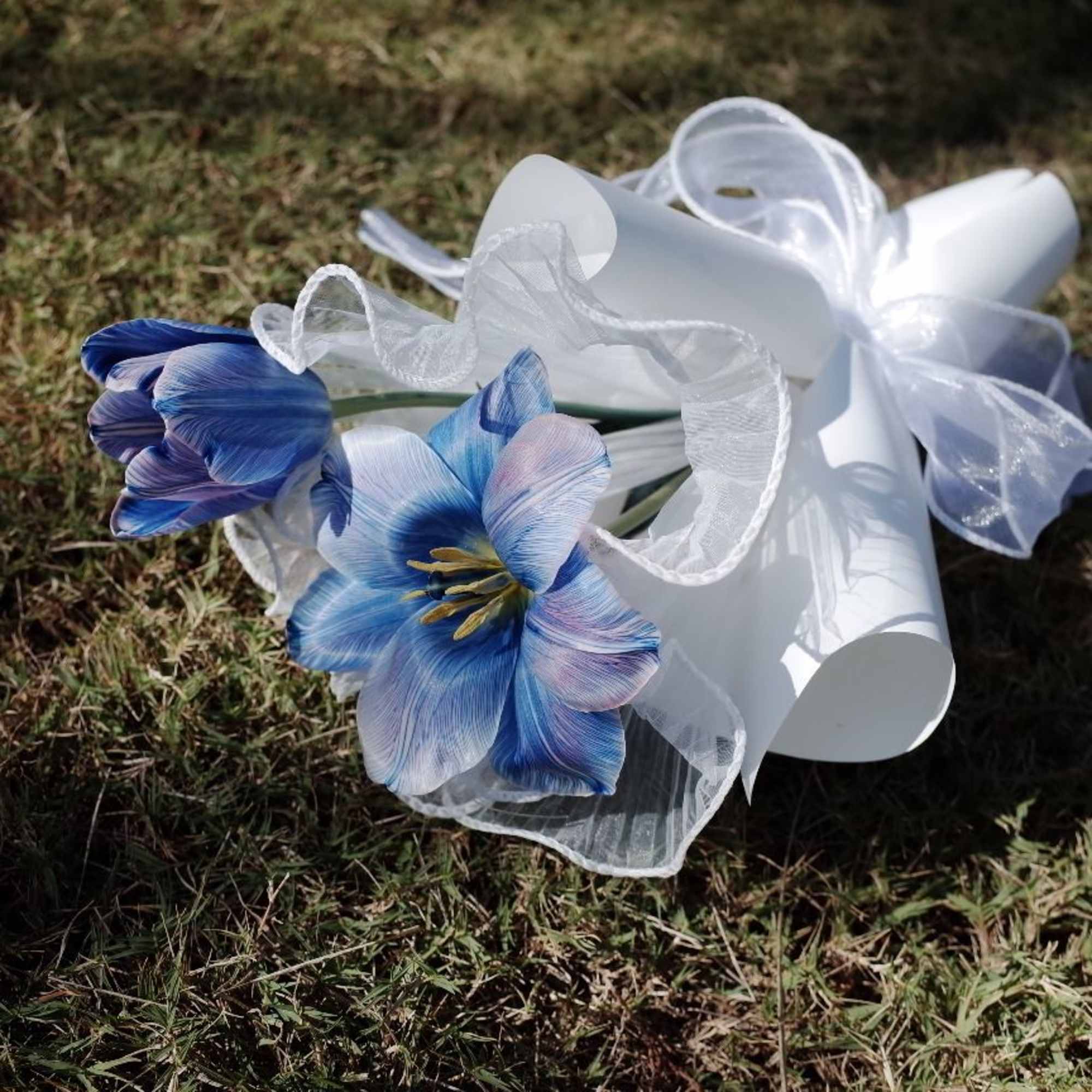 A little bouquet with a big heart.  
This charming arrangement features