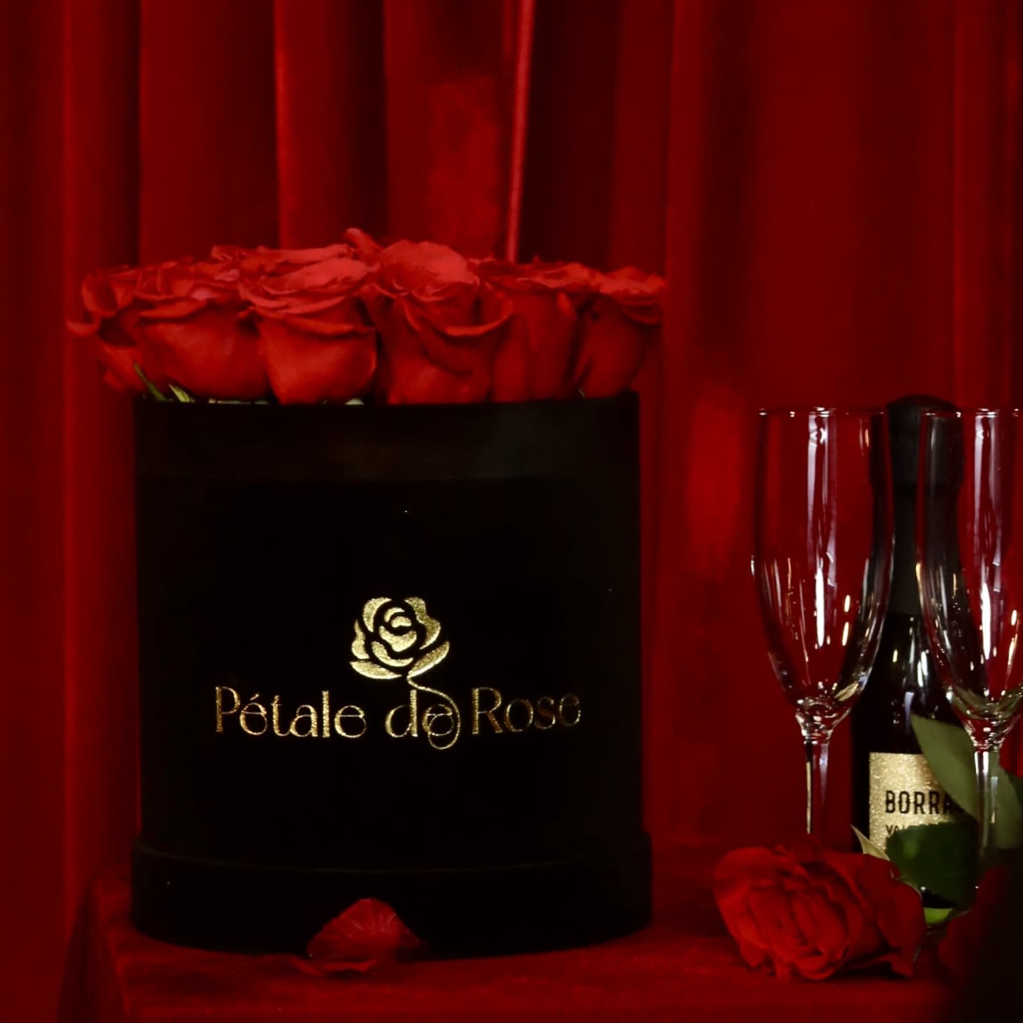 A timeless expression of love.
Our Red Lovers arrangement features 15 premium red