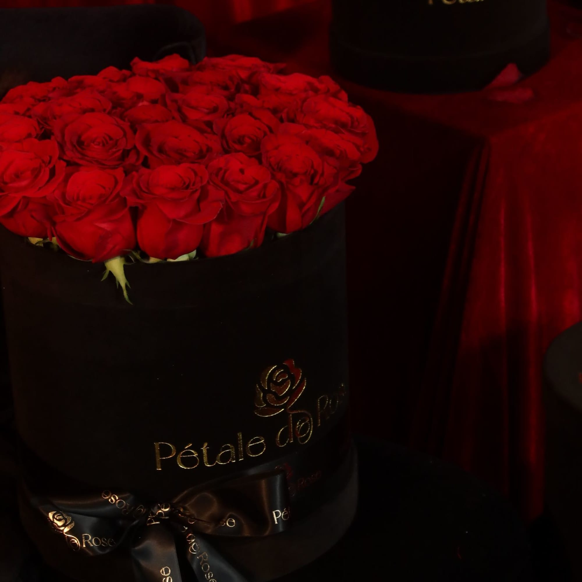 Take romance to the next level.
The Red Lovers Premium includes 24 hand-selected