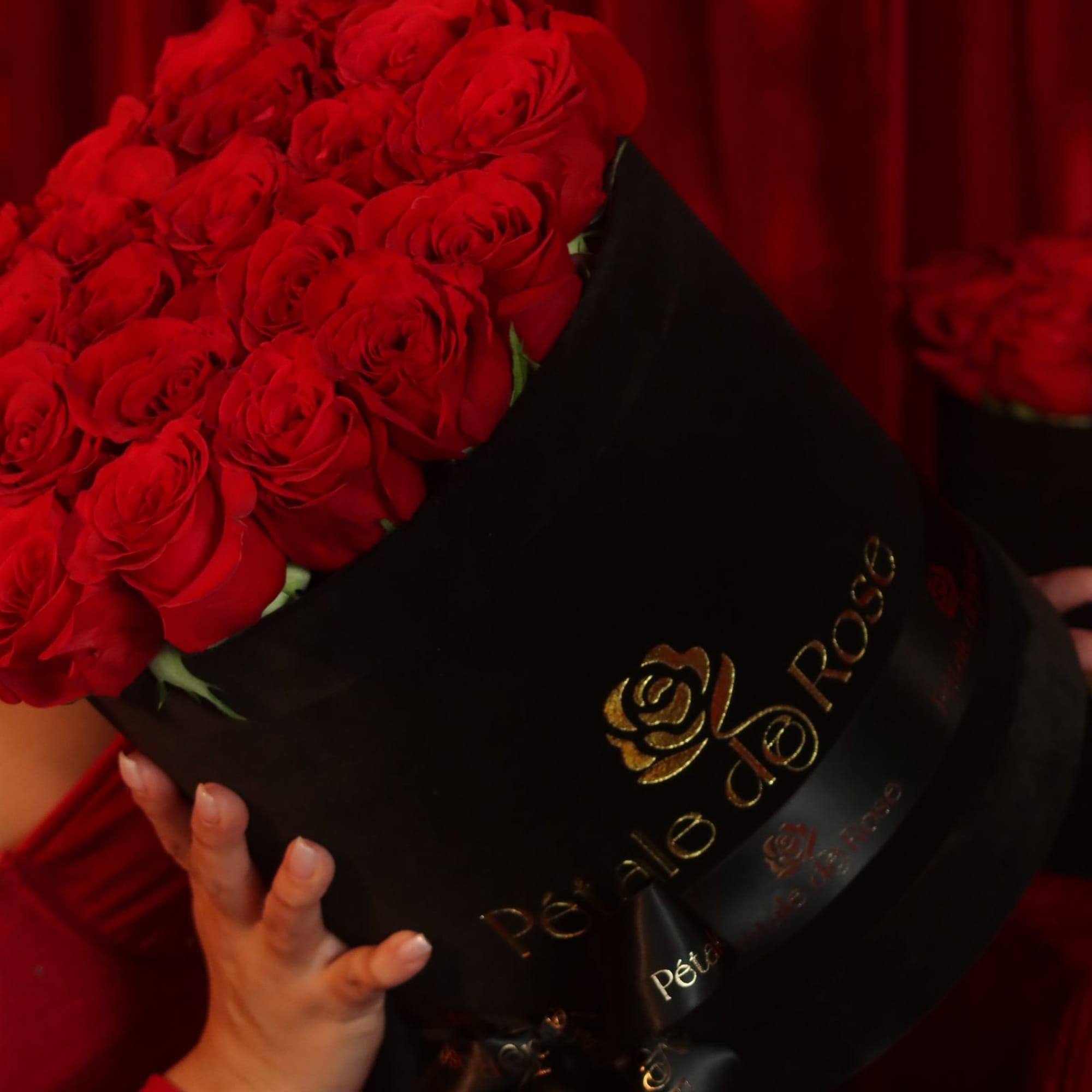 Take romance to the next level.
The Red Lovers Premium includes 24 hand-selected