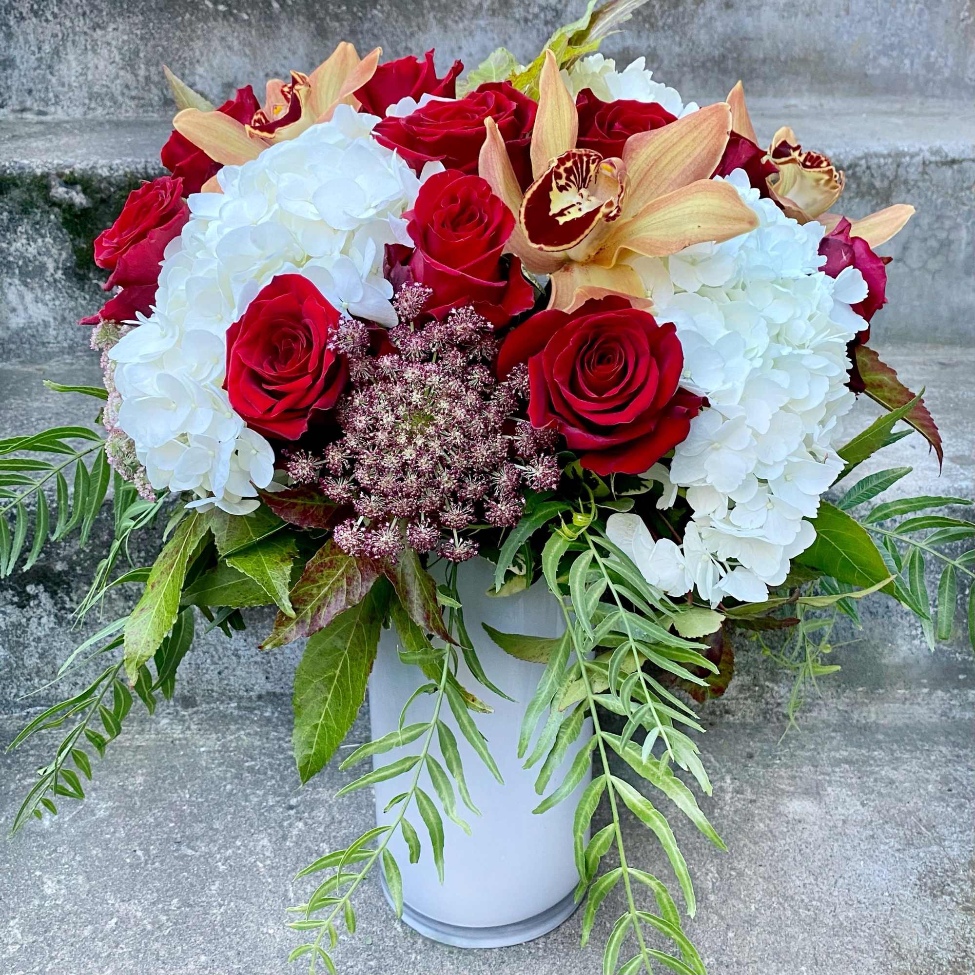 Our Signature Rose Arrangements are the epitome of Fiori style. Instead of
