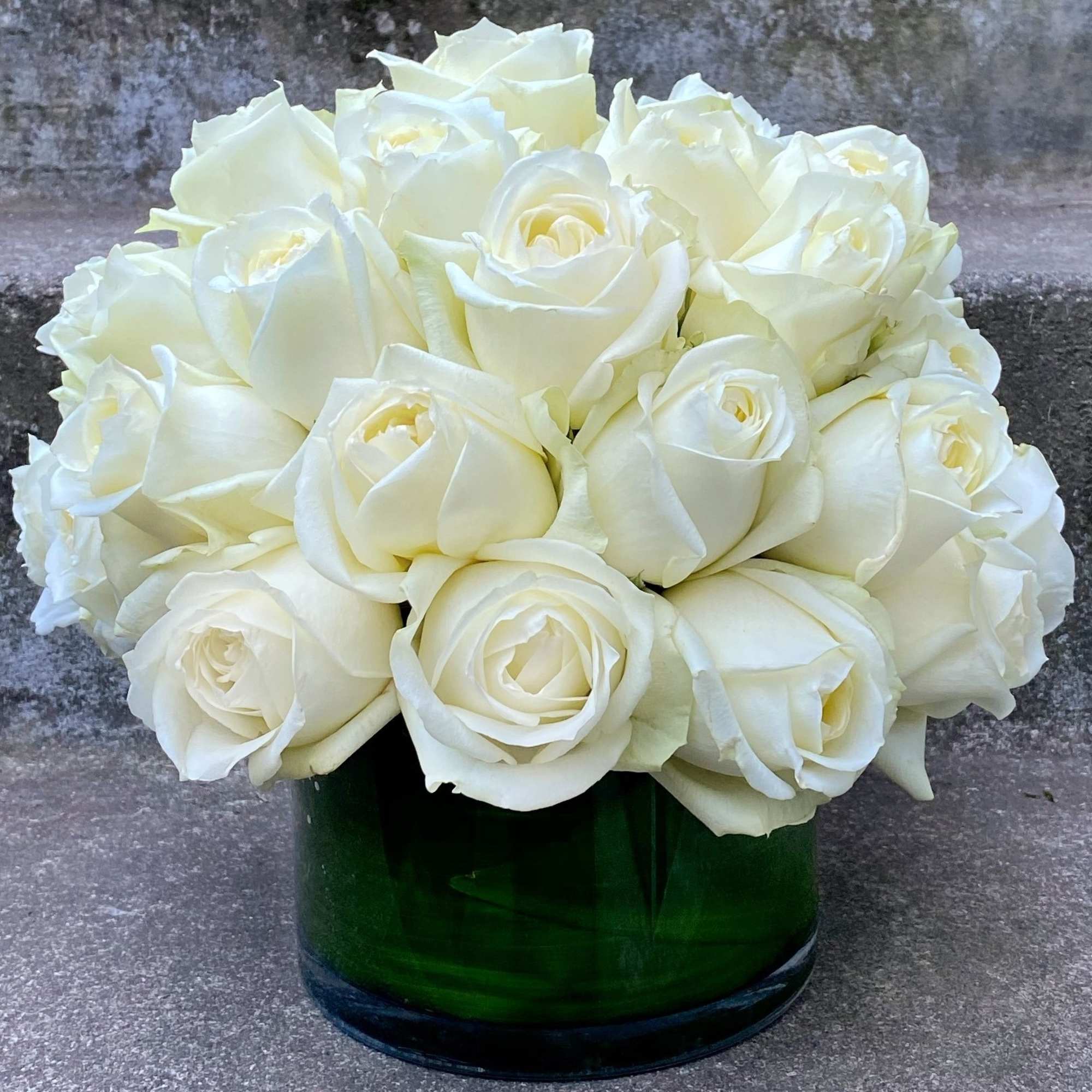 Make a bold statement with this elegantly simple design. White roses symbolize