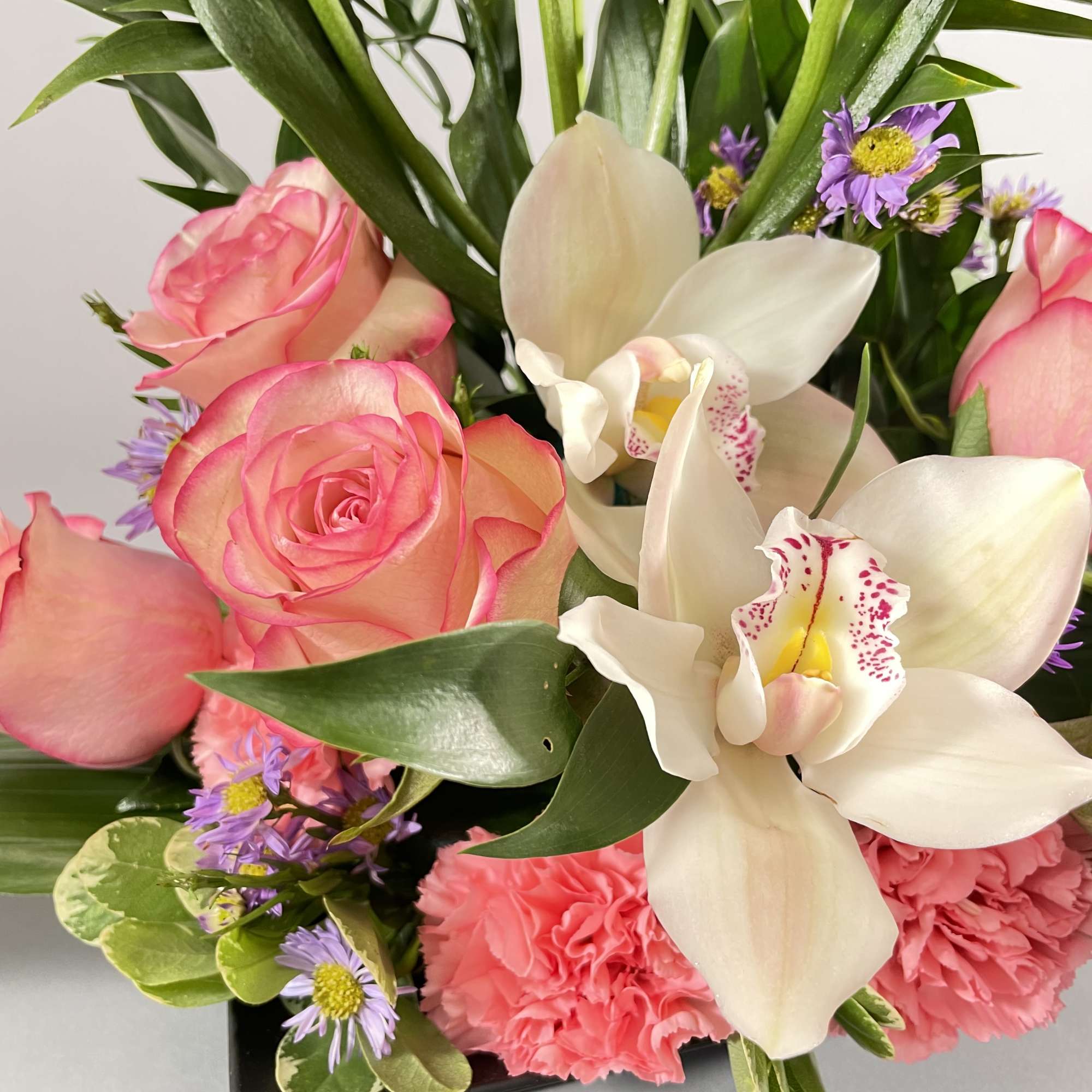 Send a refreshing burst of sweetness with our exquisite mix of soft