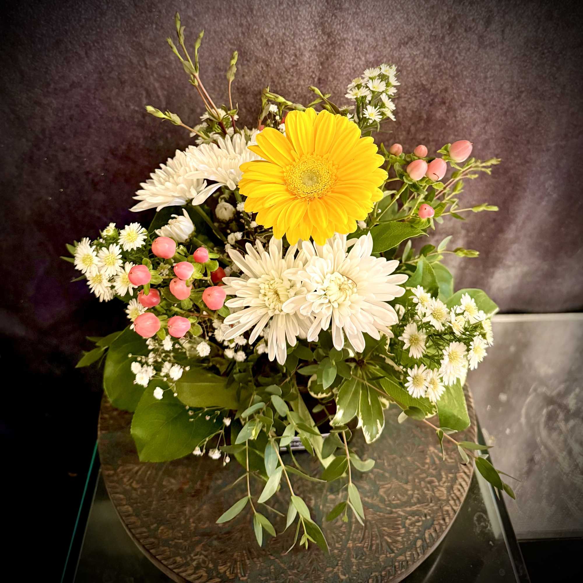 Sunny Days is a bright floral design in colors of yellow, white