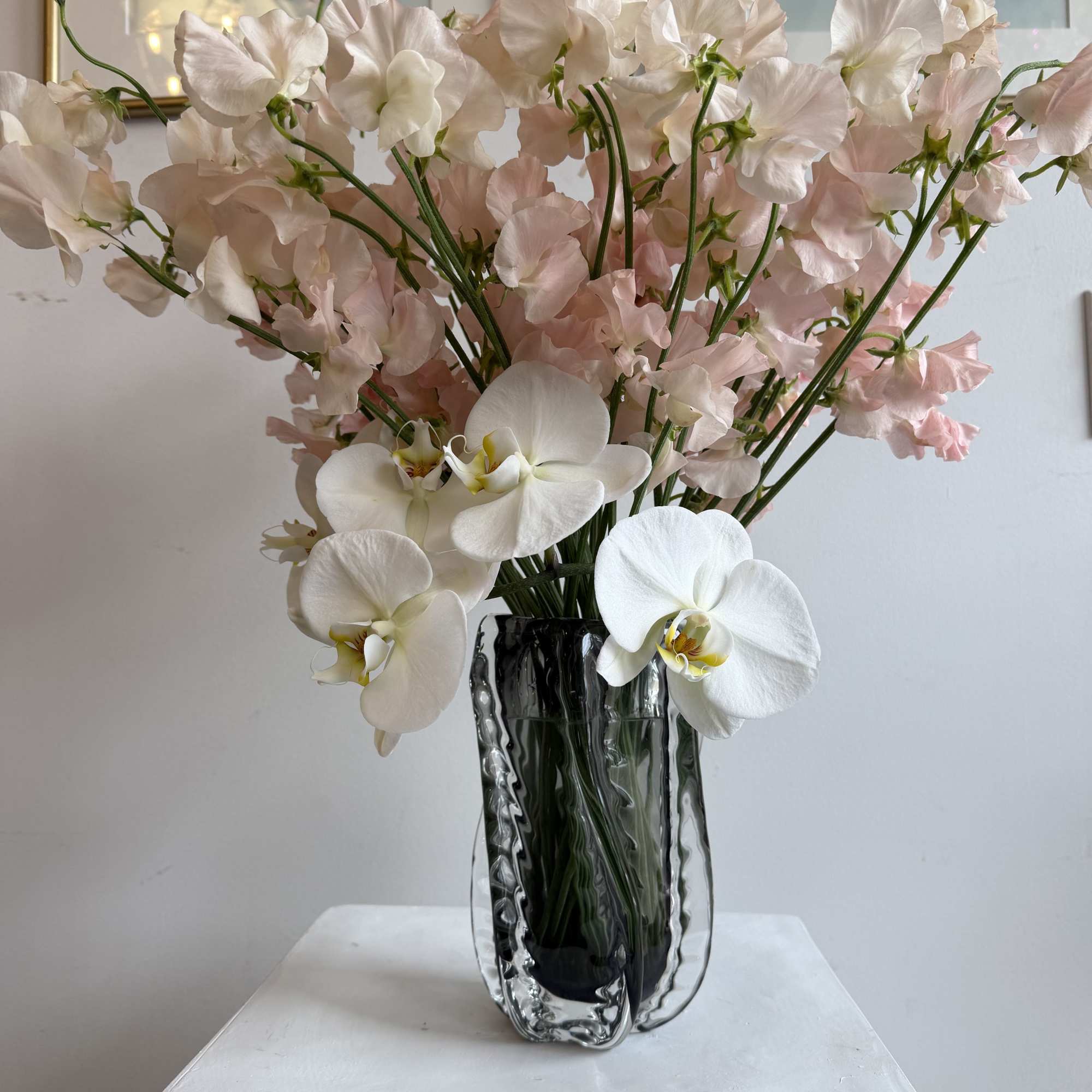 WHITE ORCHID &amp; SWEET PEA PEACH &amp; LUXURY VASE 

  