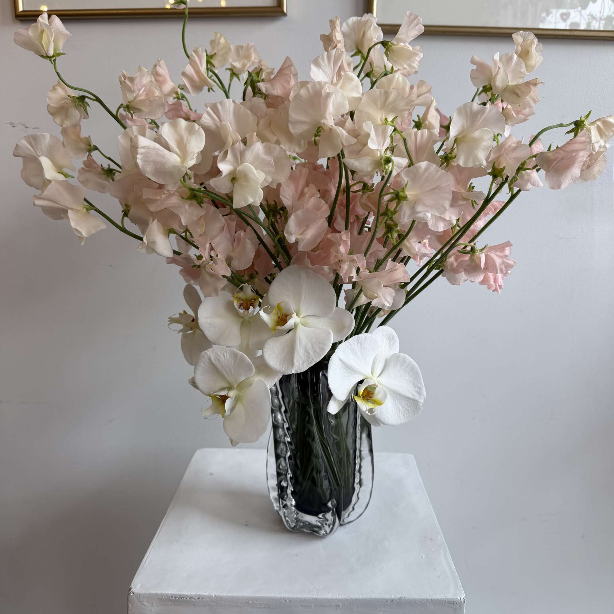 WHITE ORCHID &amp; SWEET PEA PEACH &amp; LUXURY VASE 

  