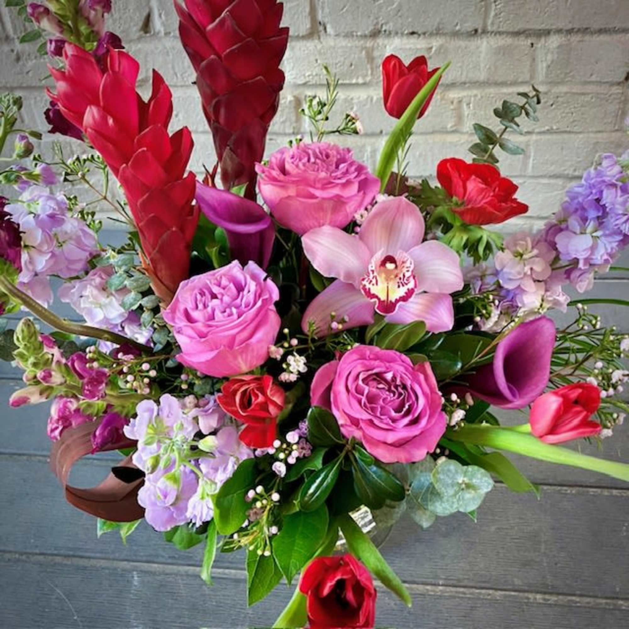 Enjoy the luminous opulence of the Luxurious Garden arrangement, the perfect gift