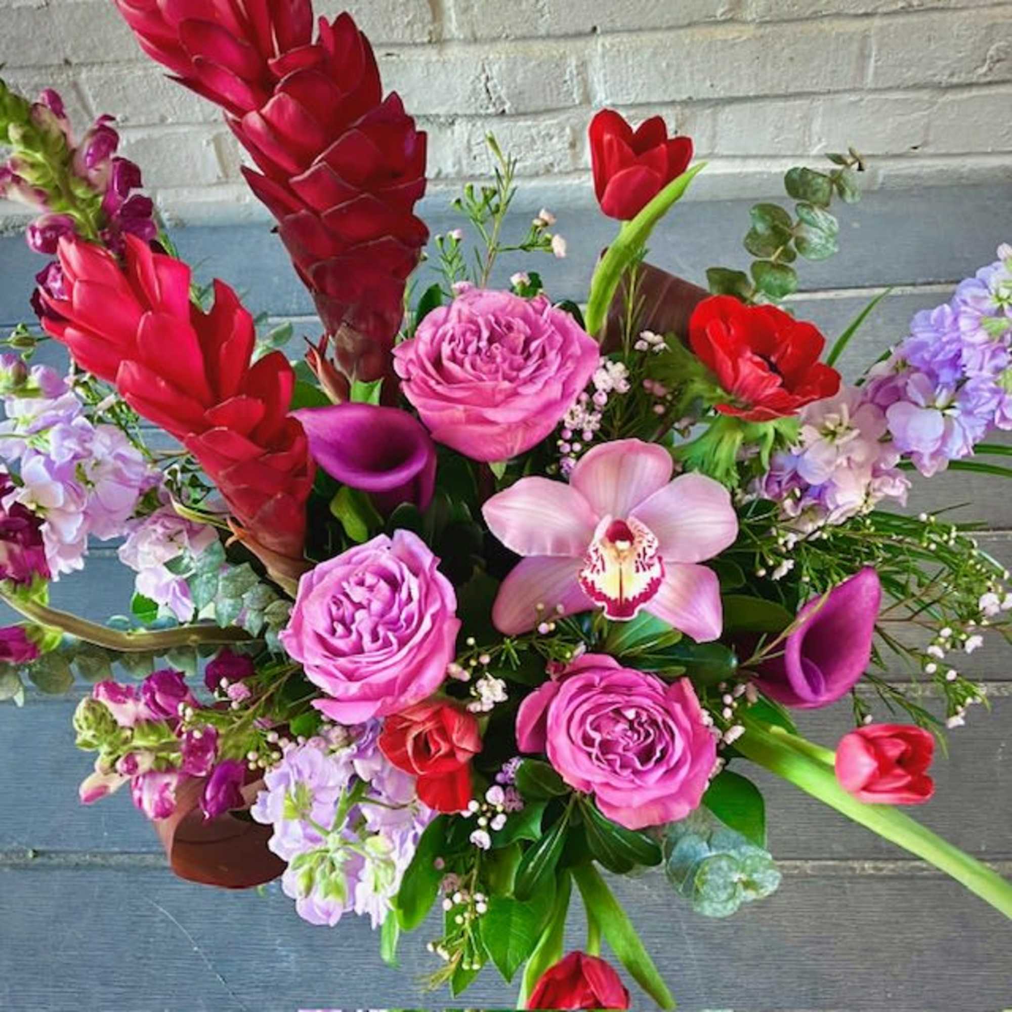 Enjoy the luminous opulence of the Luxurious Garden arrangement, the perfect gift