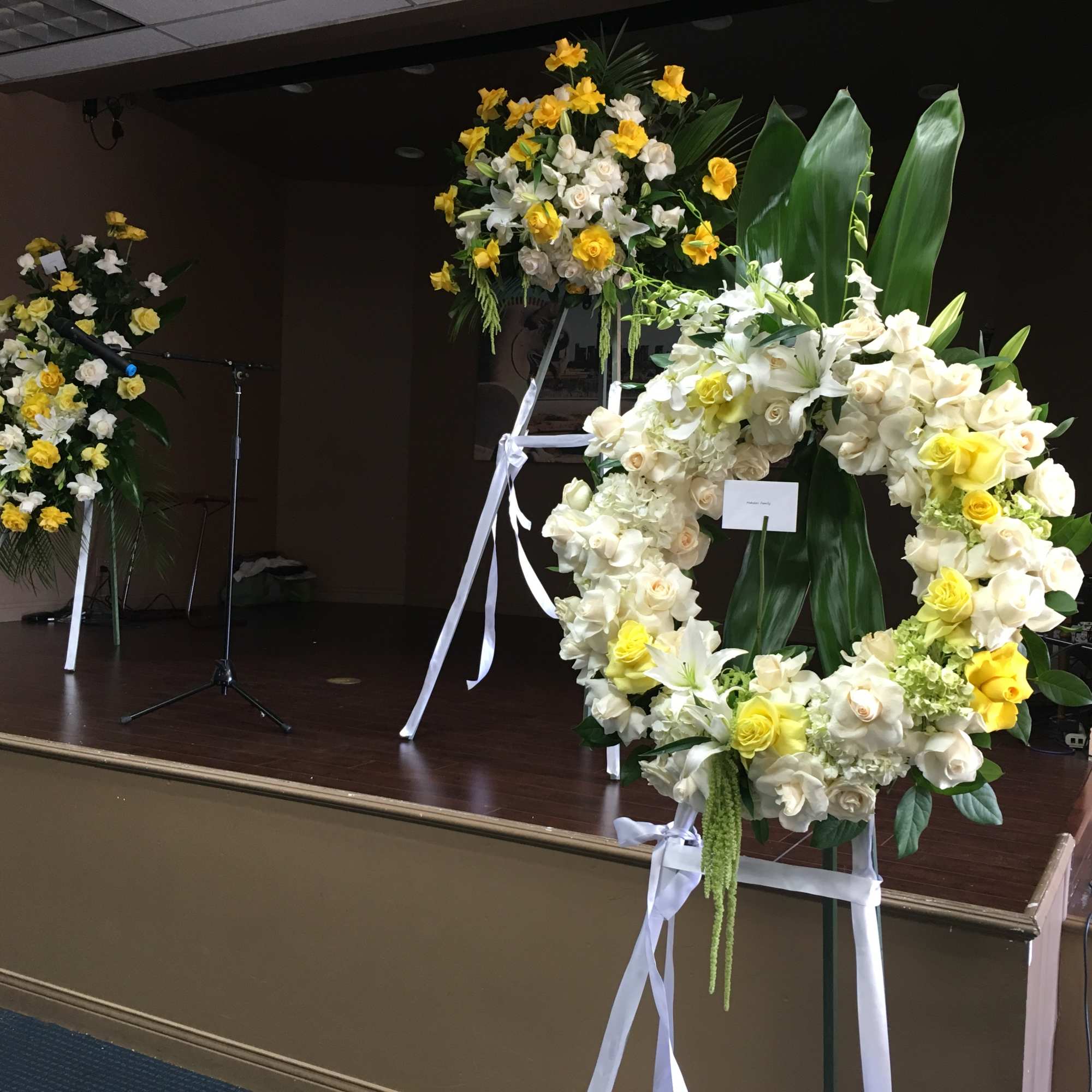 Roses, Hydrangea, Lilies and more on 18" ring. (include stand)
 (Deluxe and