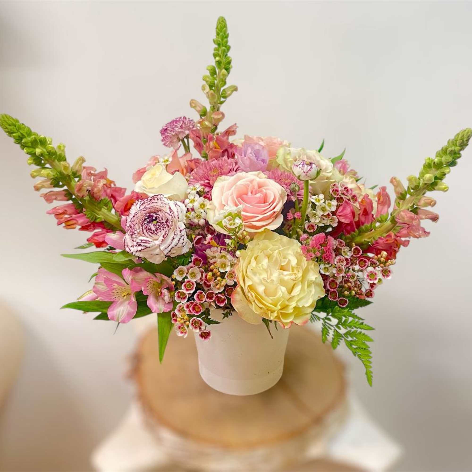 Theme Colors: Blush color, Light pink ,Light purple.

Featured Blooms: Roses, alstroemeria, Ranunculus