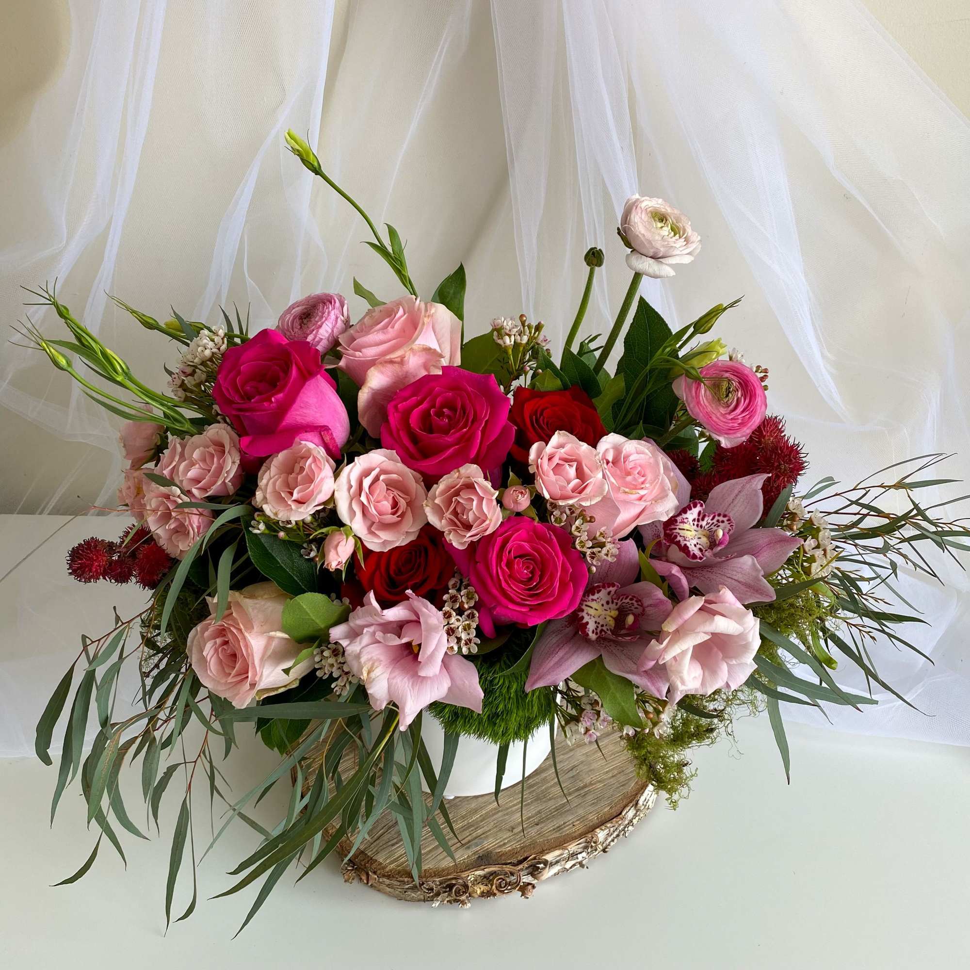 Theme Colors: Shades of pinks

Featured Blooms: Lisianthus, Orchids, Roses, Seasonal Blooms

HK Flowers