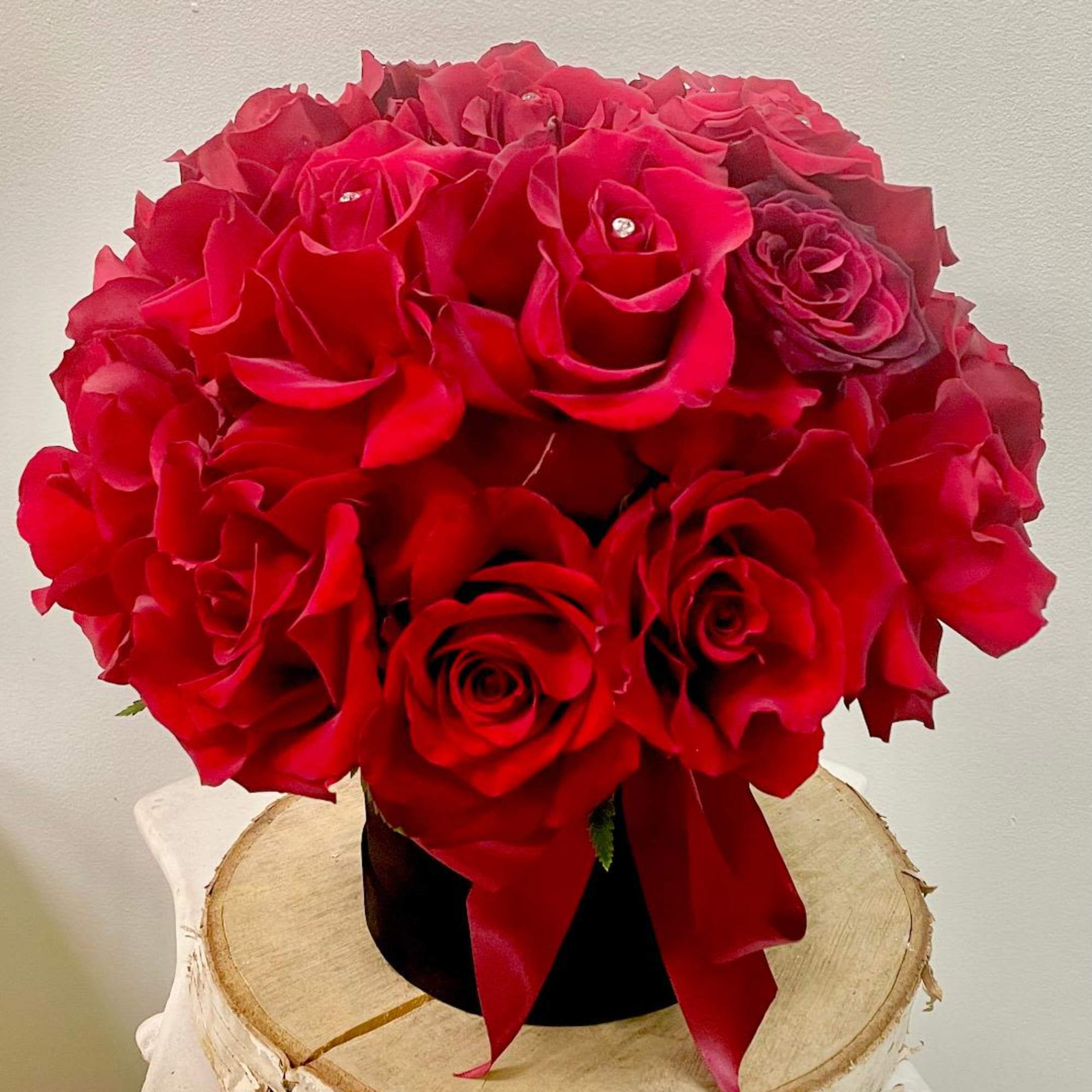Make a bold statement with this elegantly simple design. Red roses in