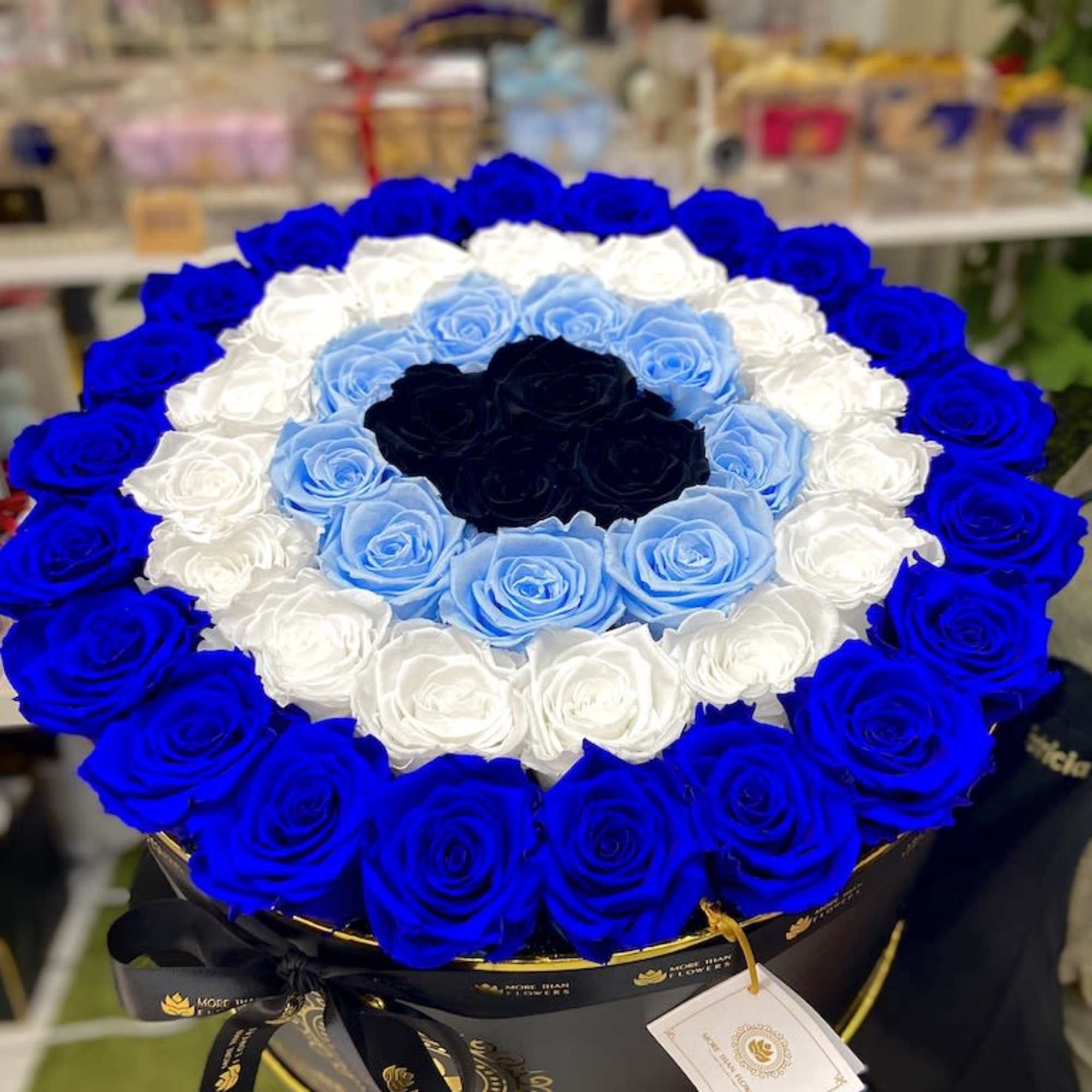 Magna Round Box Eternal Roses: We stopped the clock for our preserved