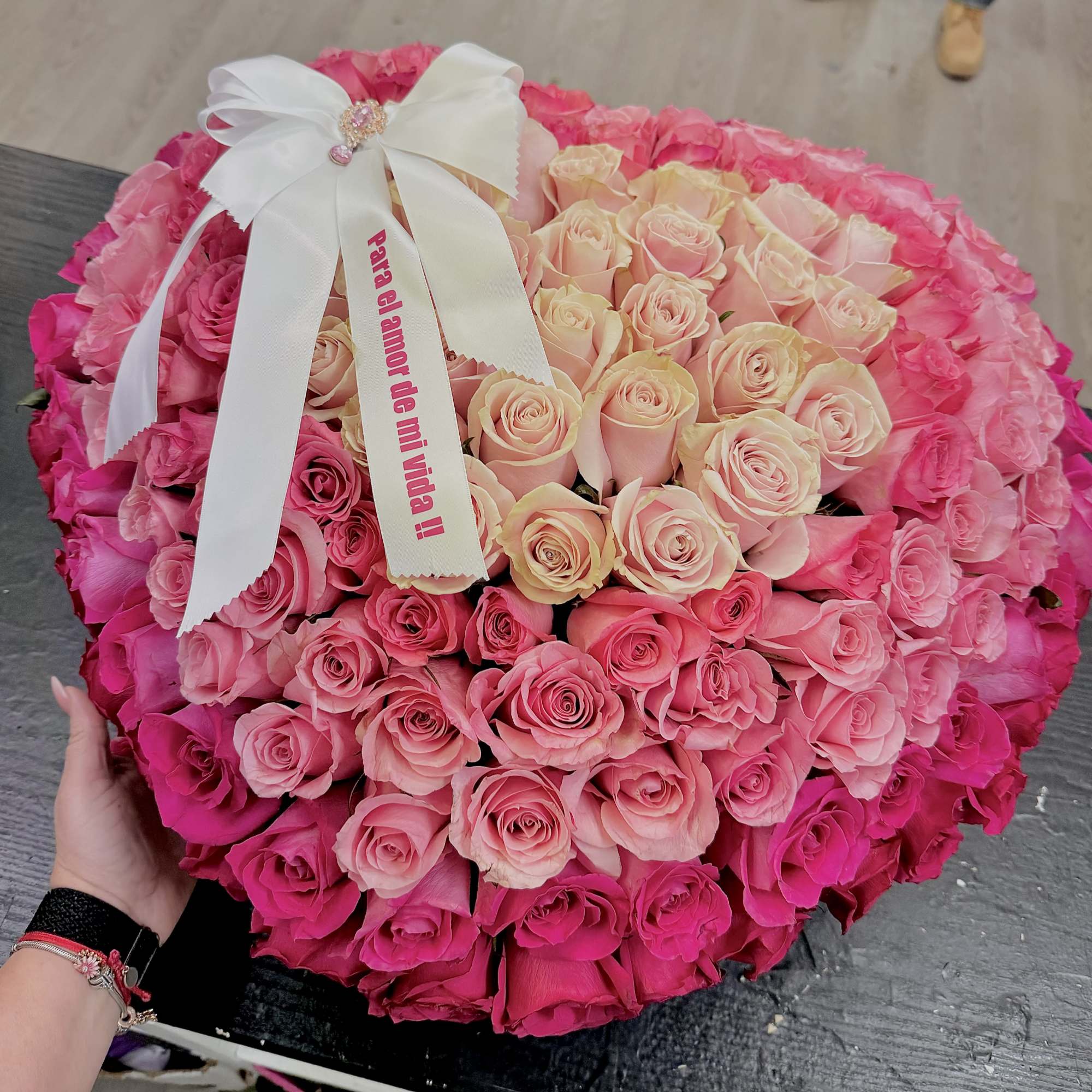 Beautiful heart flowers box with 100 imported roses from Ecuador 