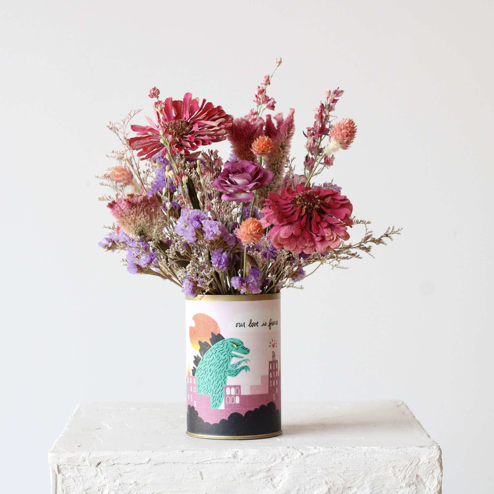 A charming blend of rustic elegance and sentimental charm, this dried floral