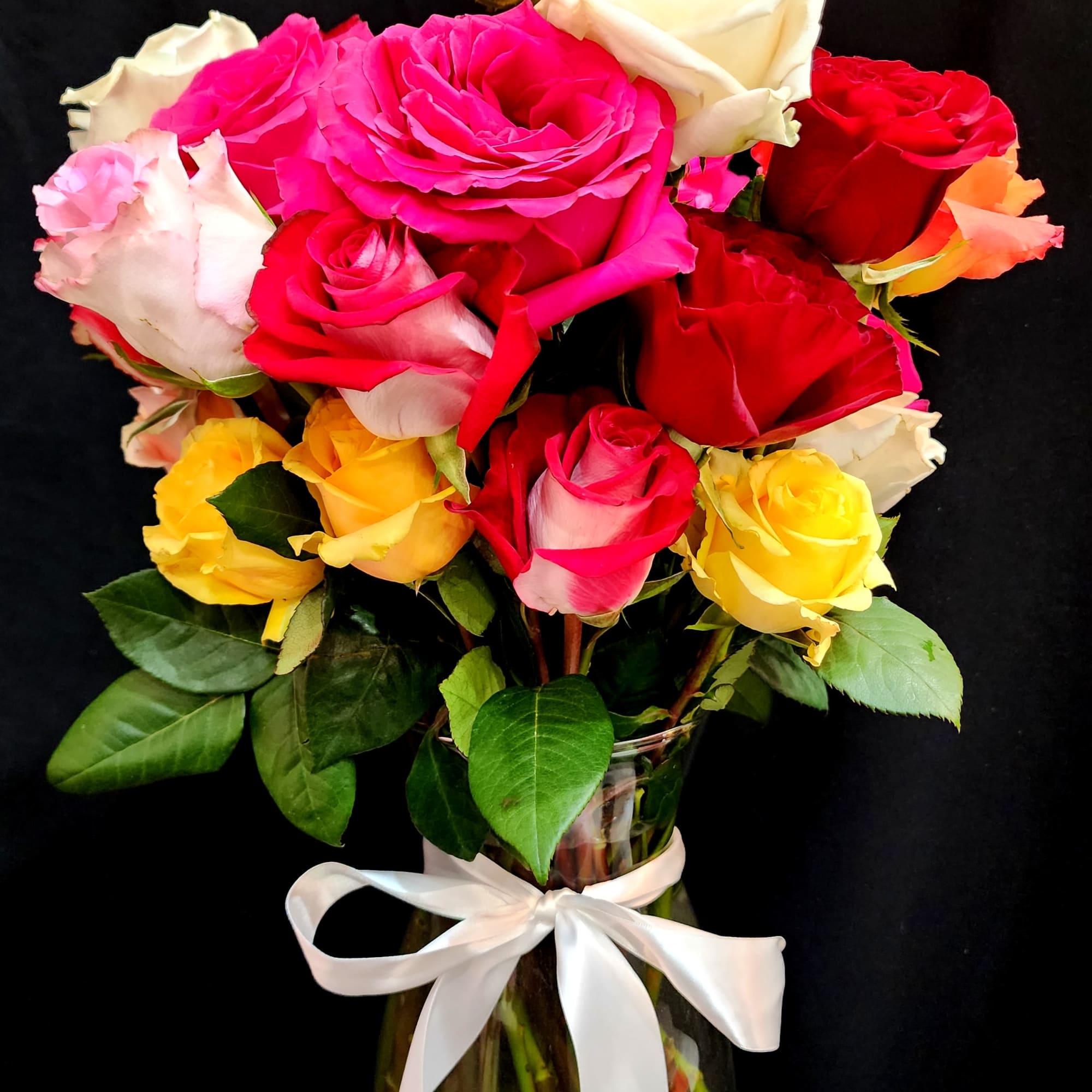 Mixed color roses. Red, Pink, Yellow, Lavender, and Orange Available. 

Standard -