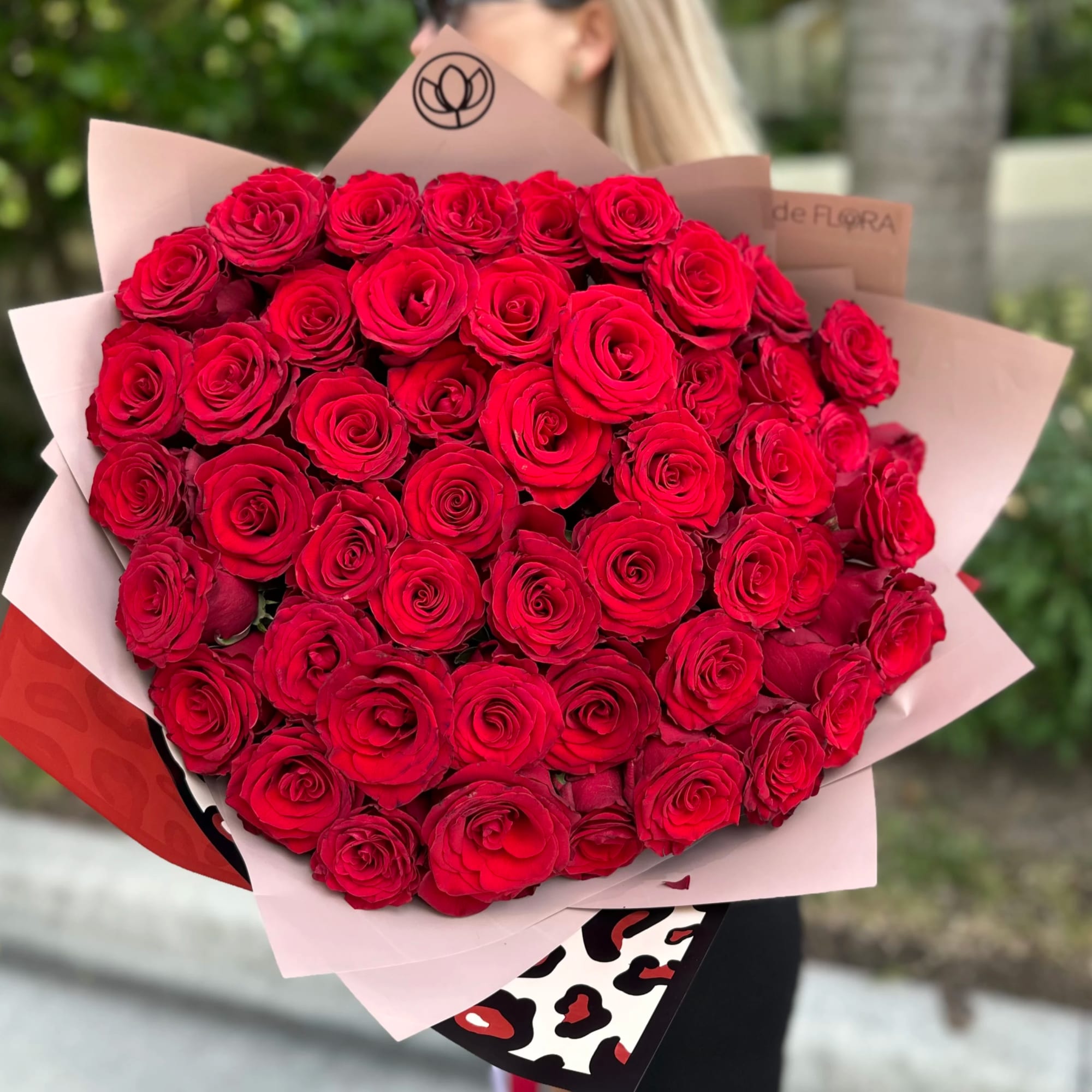 Gorgeous bouquet of premium red roses
Standard - 48-50 roses
Deluxe - 73-75 roses
Premium-