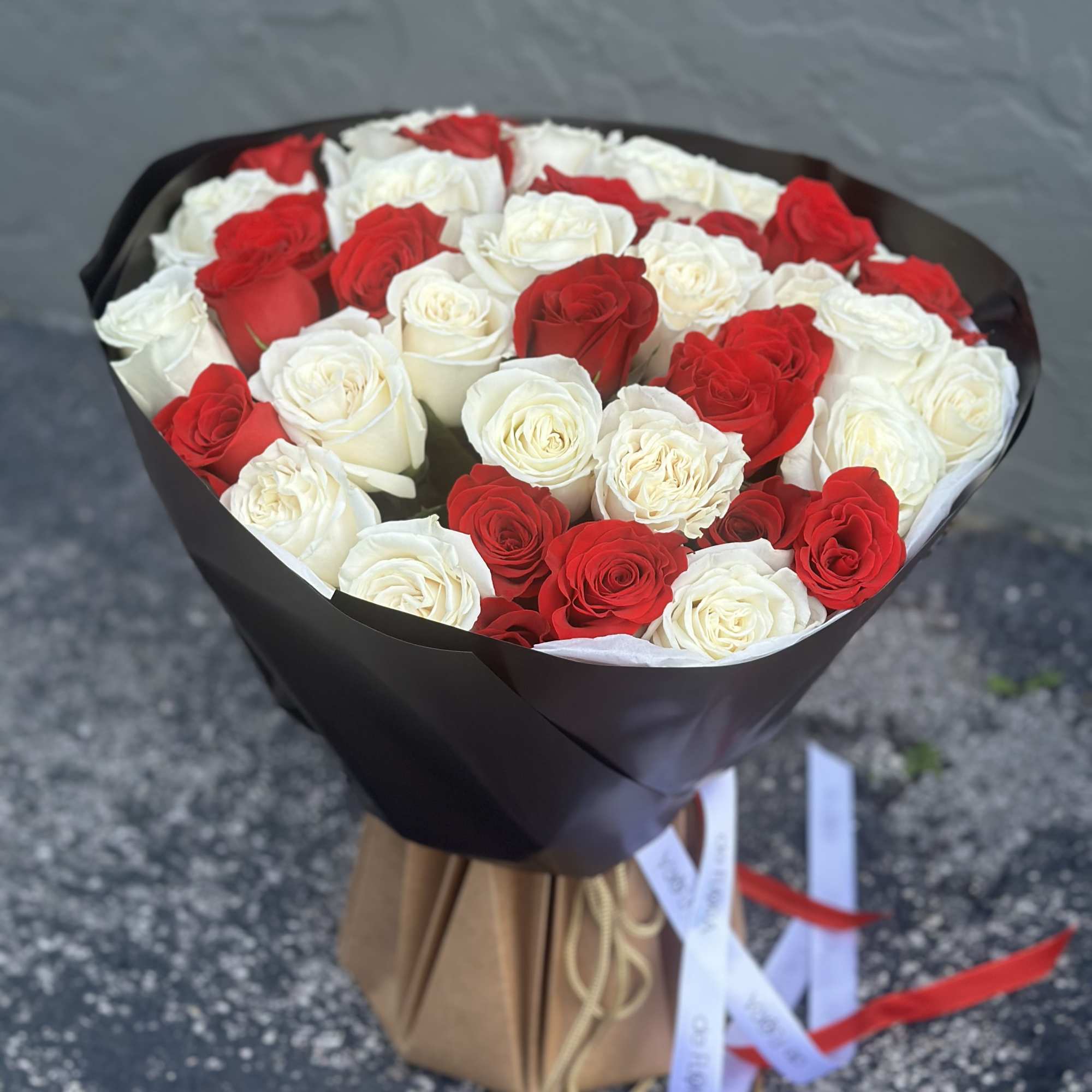 Bouquet of premium white and red roses in a black wrap.
Standard -