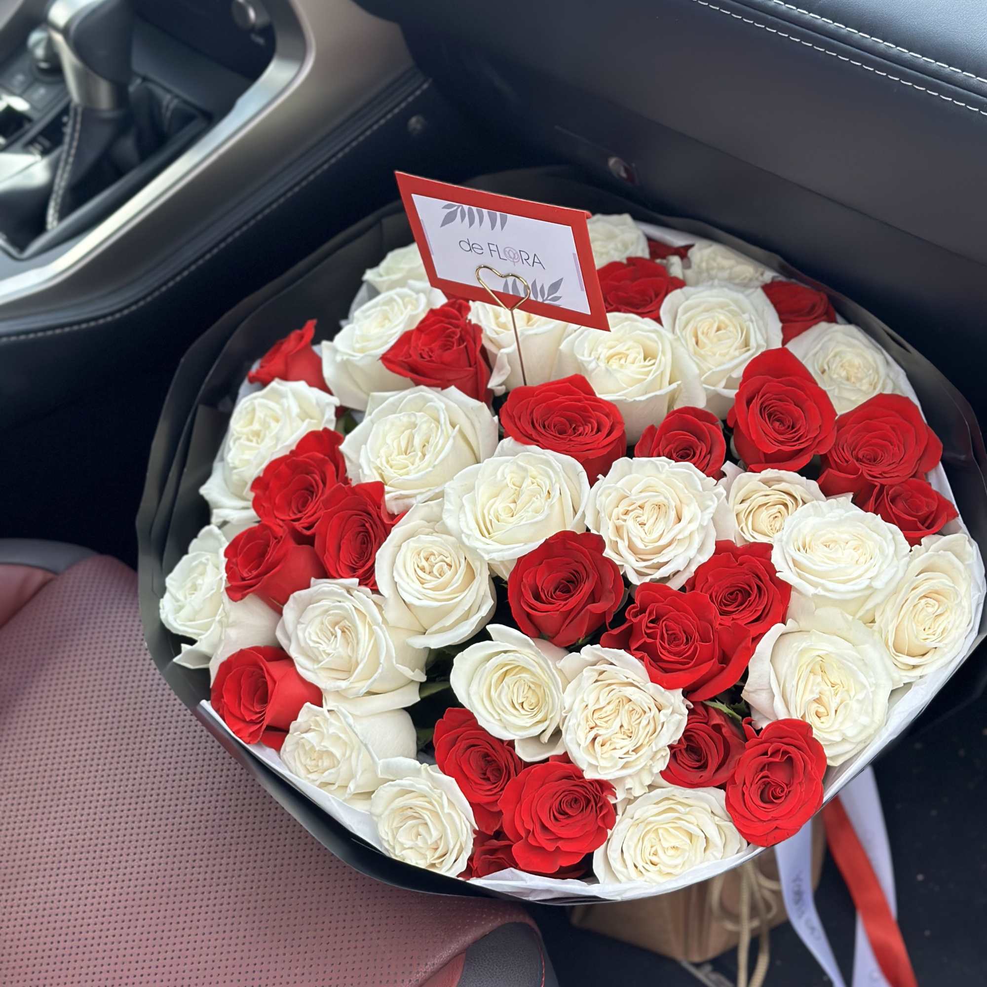 Bouquet of premium white and red roses in a black wrap.
Standard -