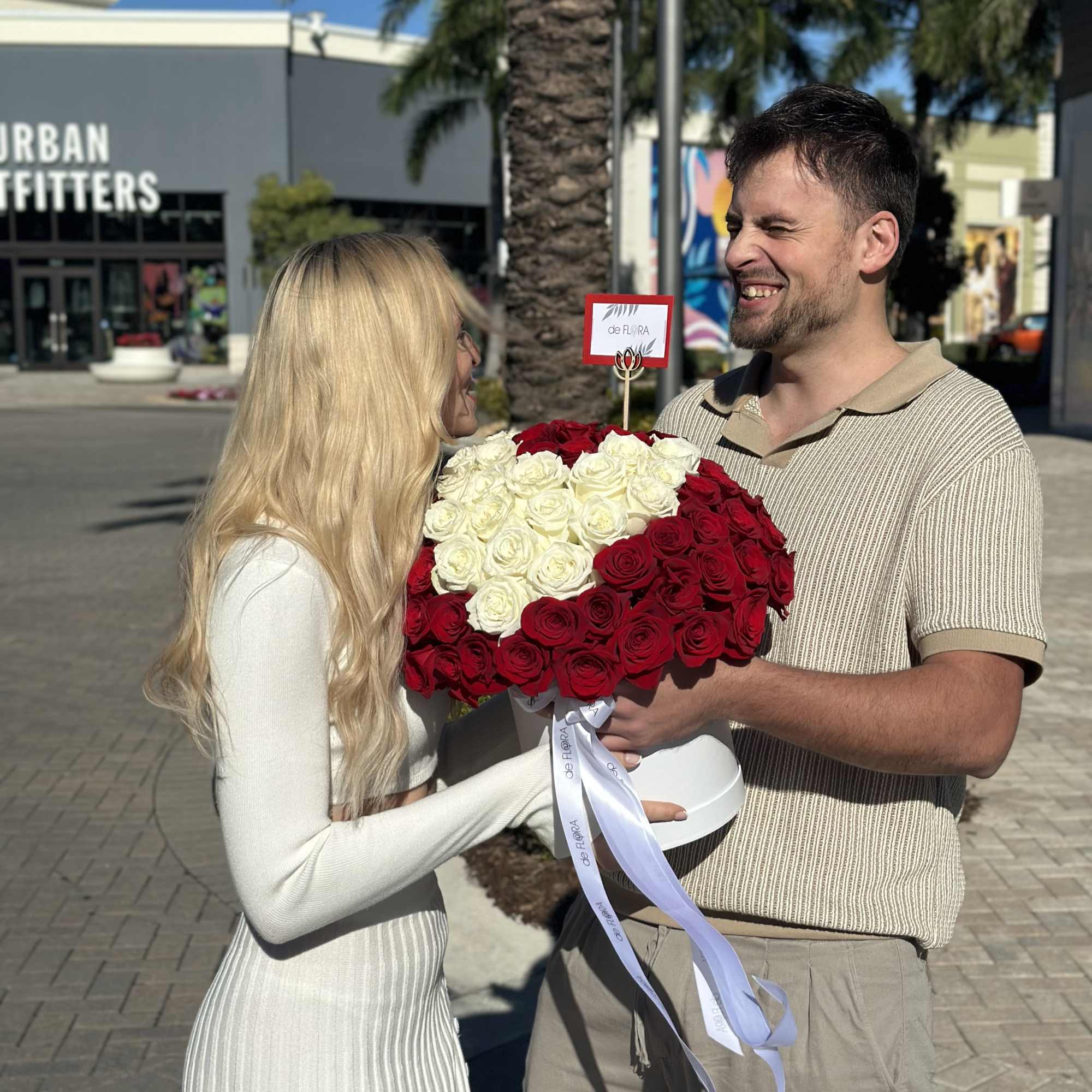 Box of 125 roses with white heart 
