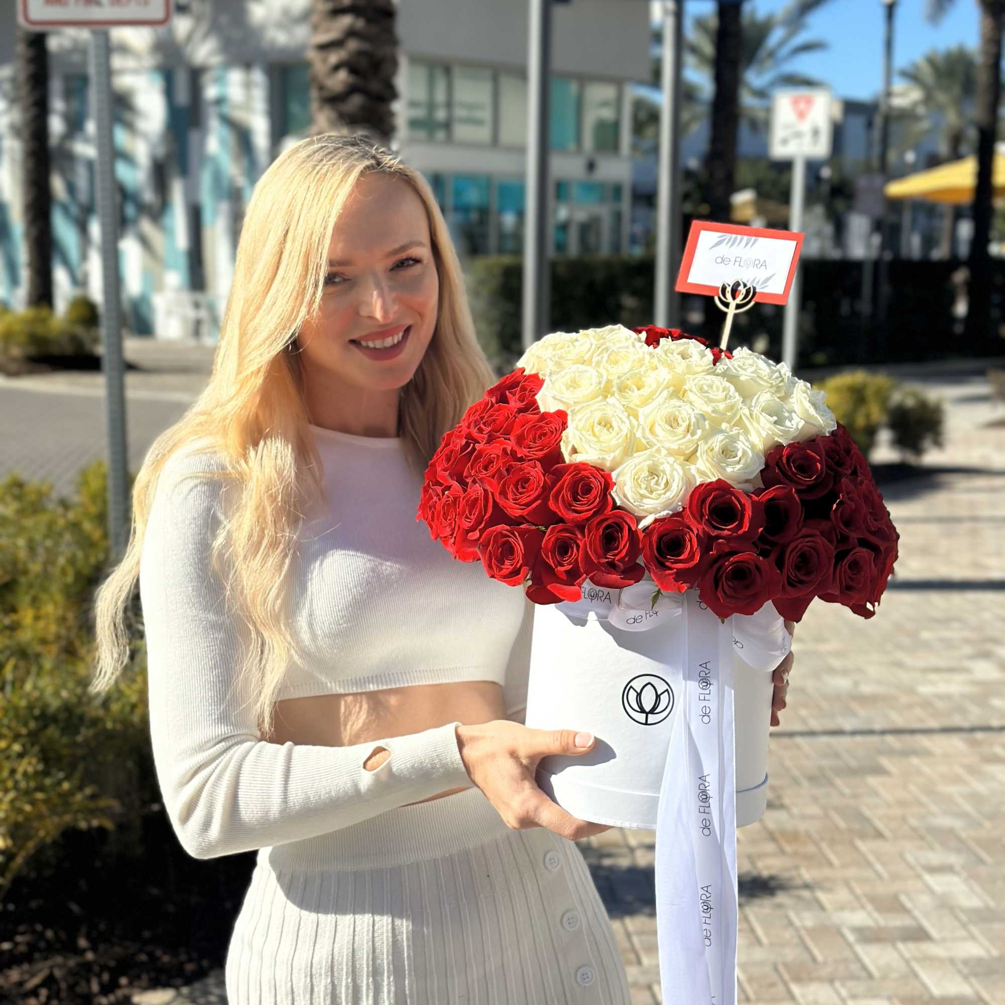 Box of 125 roses with white heart 