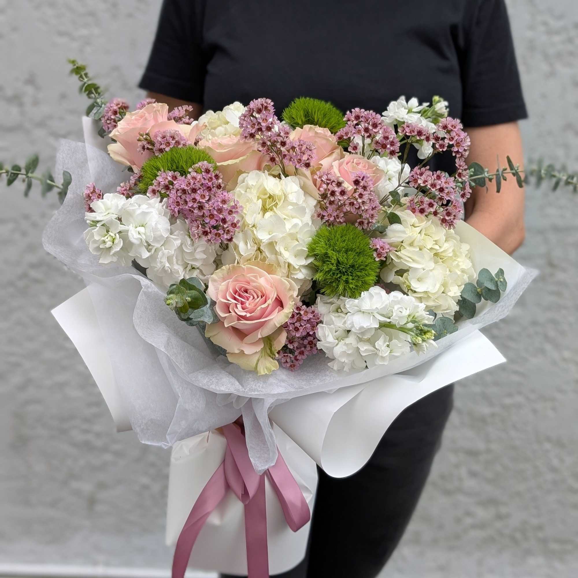 Pretty Flower is a beautifully soothing bouquet that combines the lush elegance