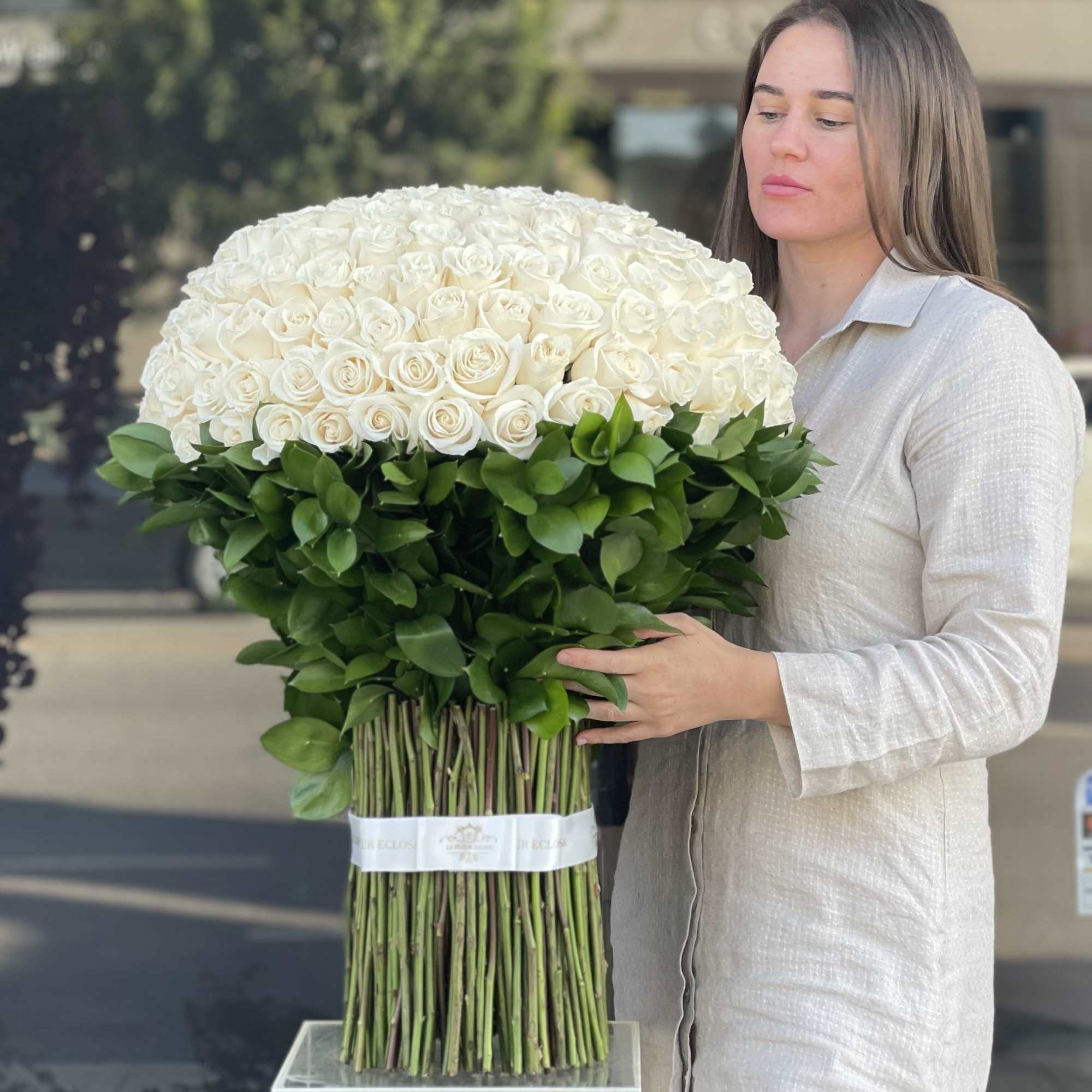 200 white roses in our signature standing bouquet. It doesn&rsquo;t require a