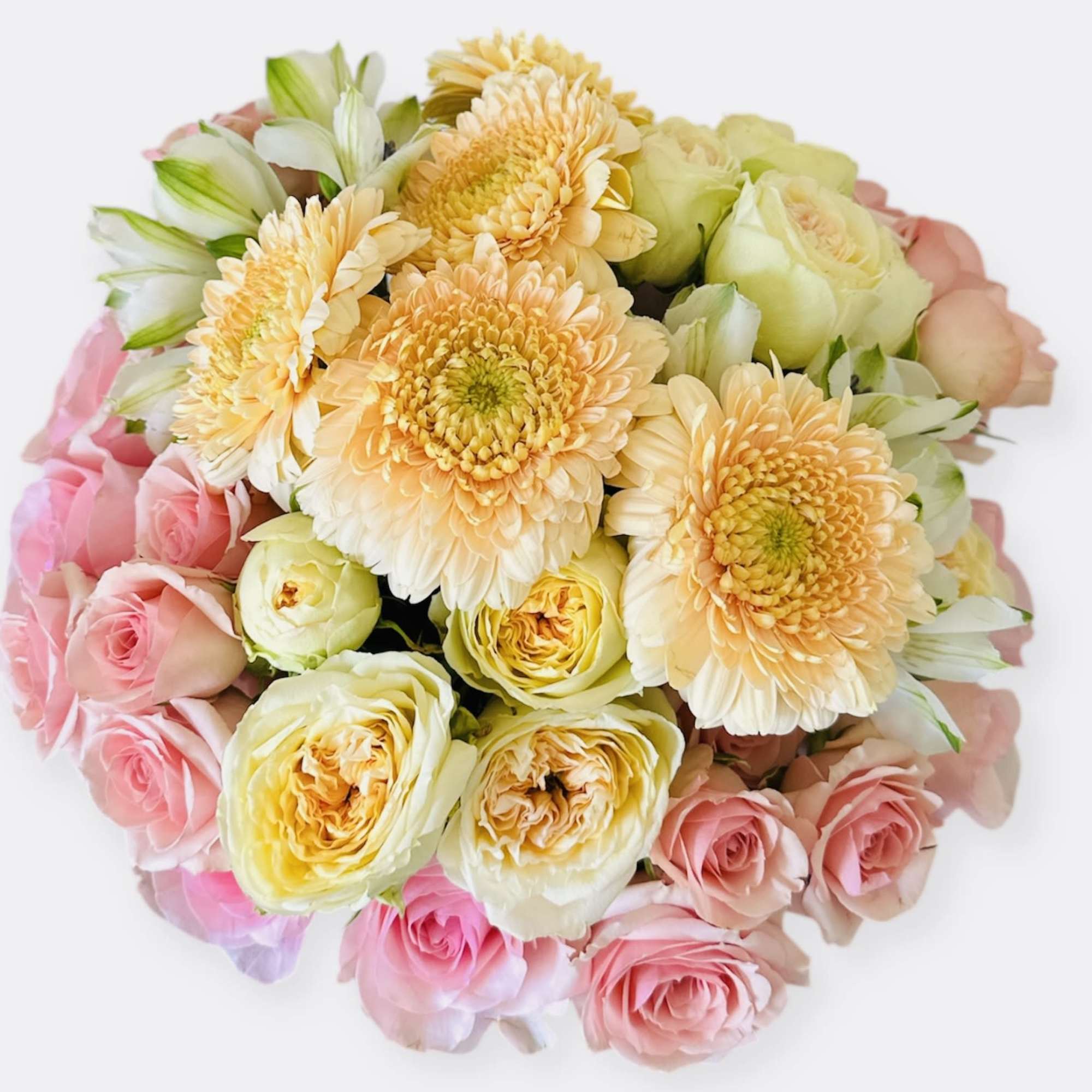 Soft, elegant, and irresistibly sweet&mdash;La Cr&egrave;me is a graceful floral arrangement of