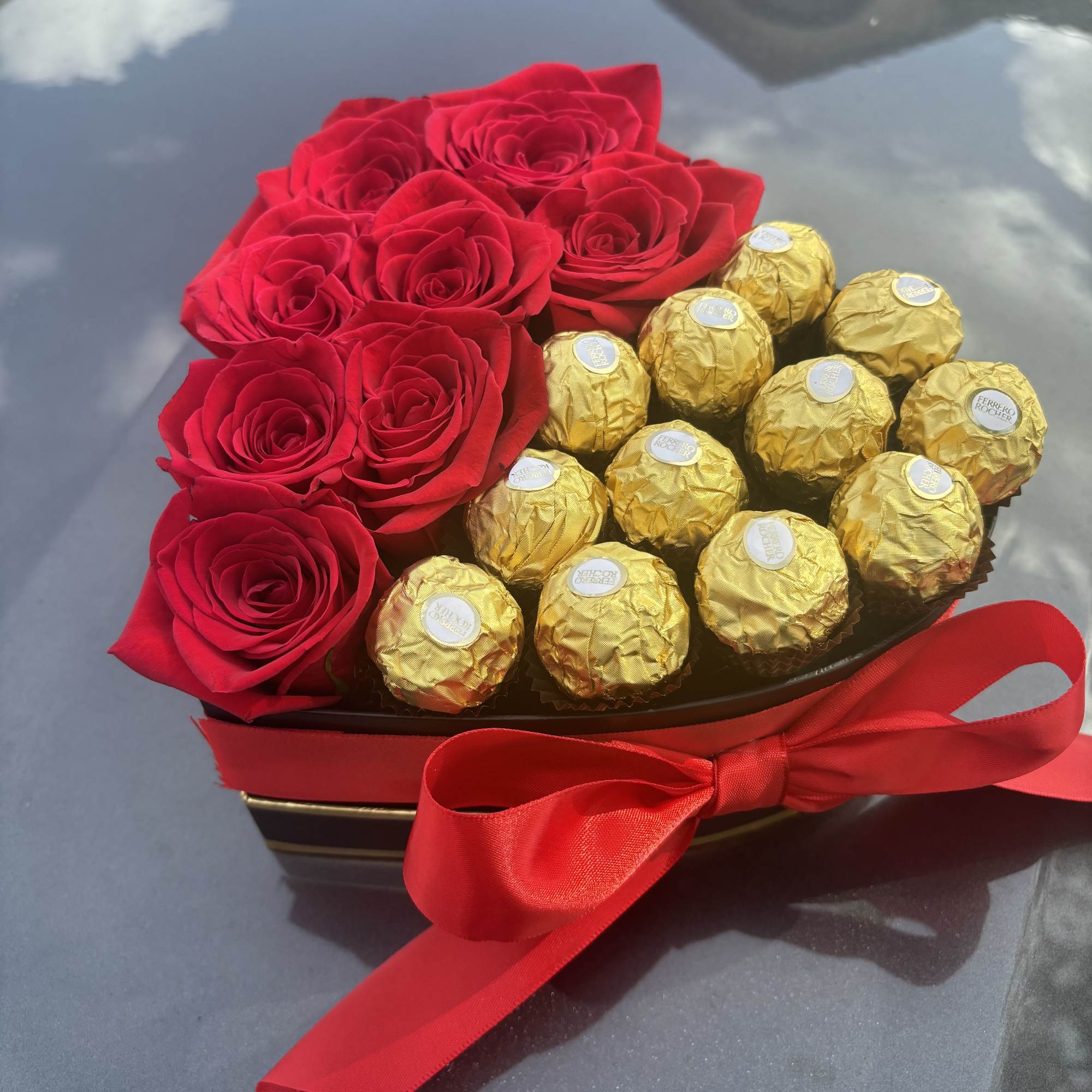 A special heart box to show your love &amp; appreciation

Item Details:

6-8 Roses
Ferrero