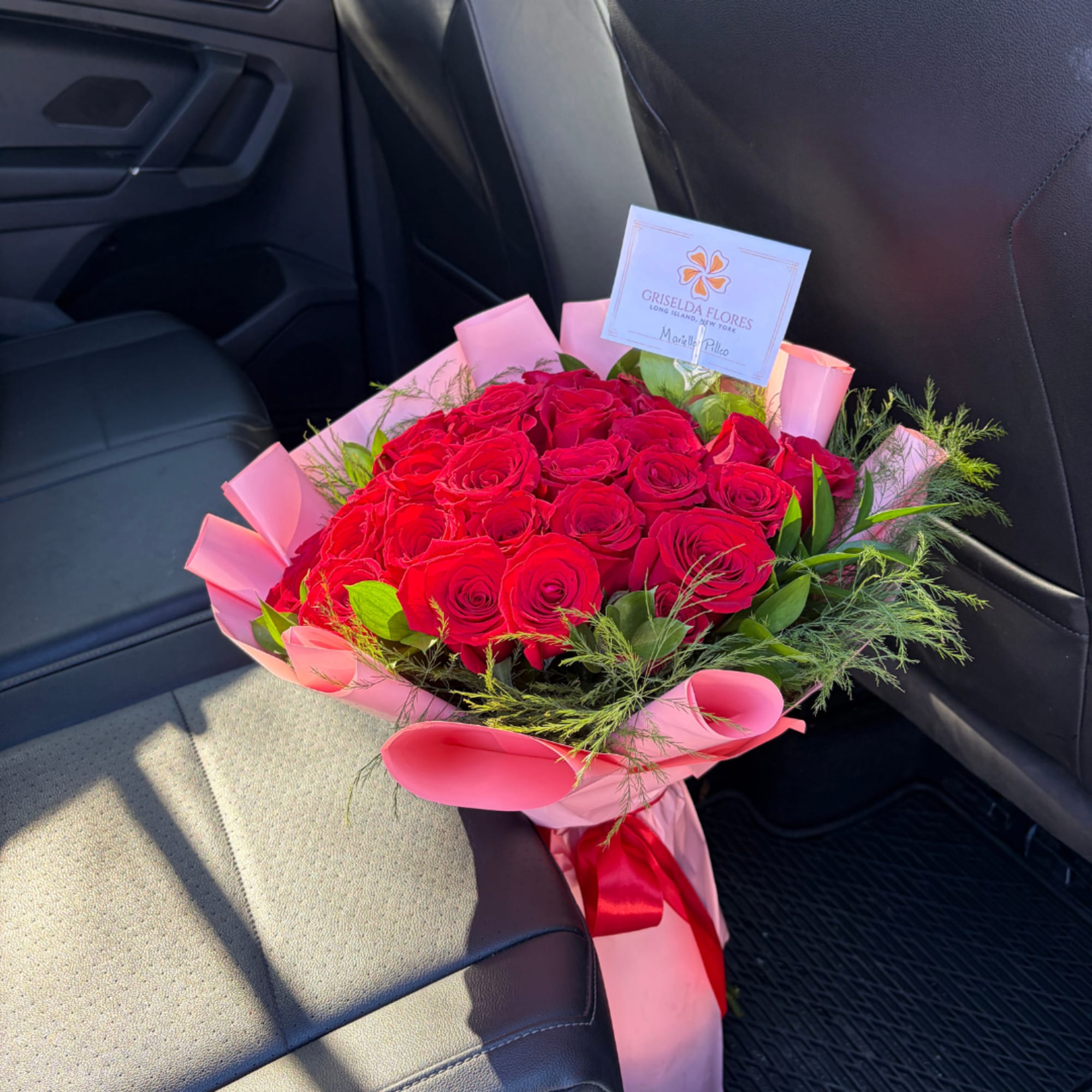 Ramo de 30 rosas rosas con follaje Long Island New York