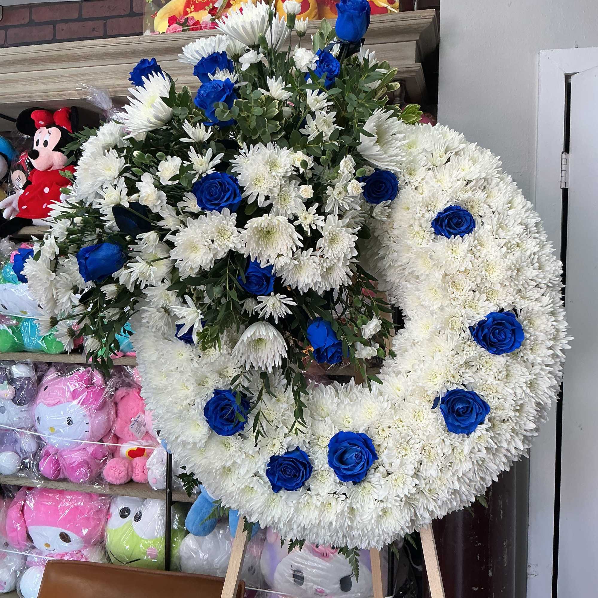 A georgeus crown made of blue roses 