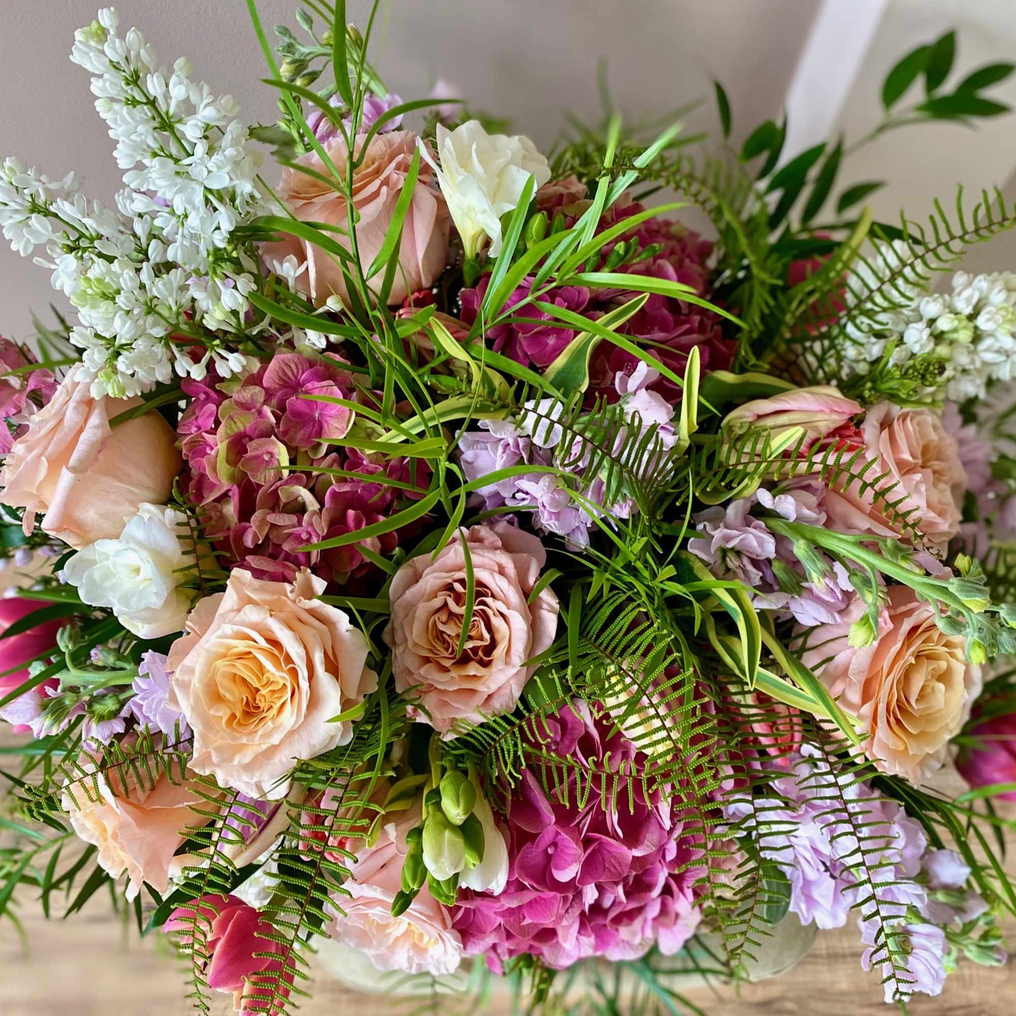 Wow! This arrangement will deliver nothing less but a big peachy WOW!