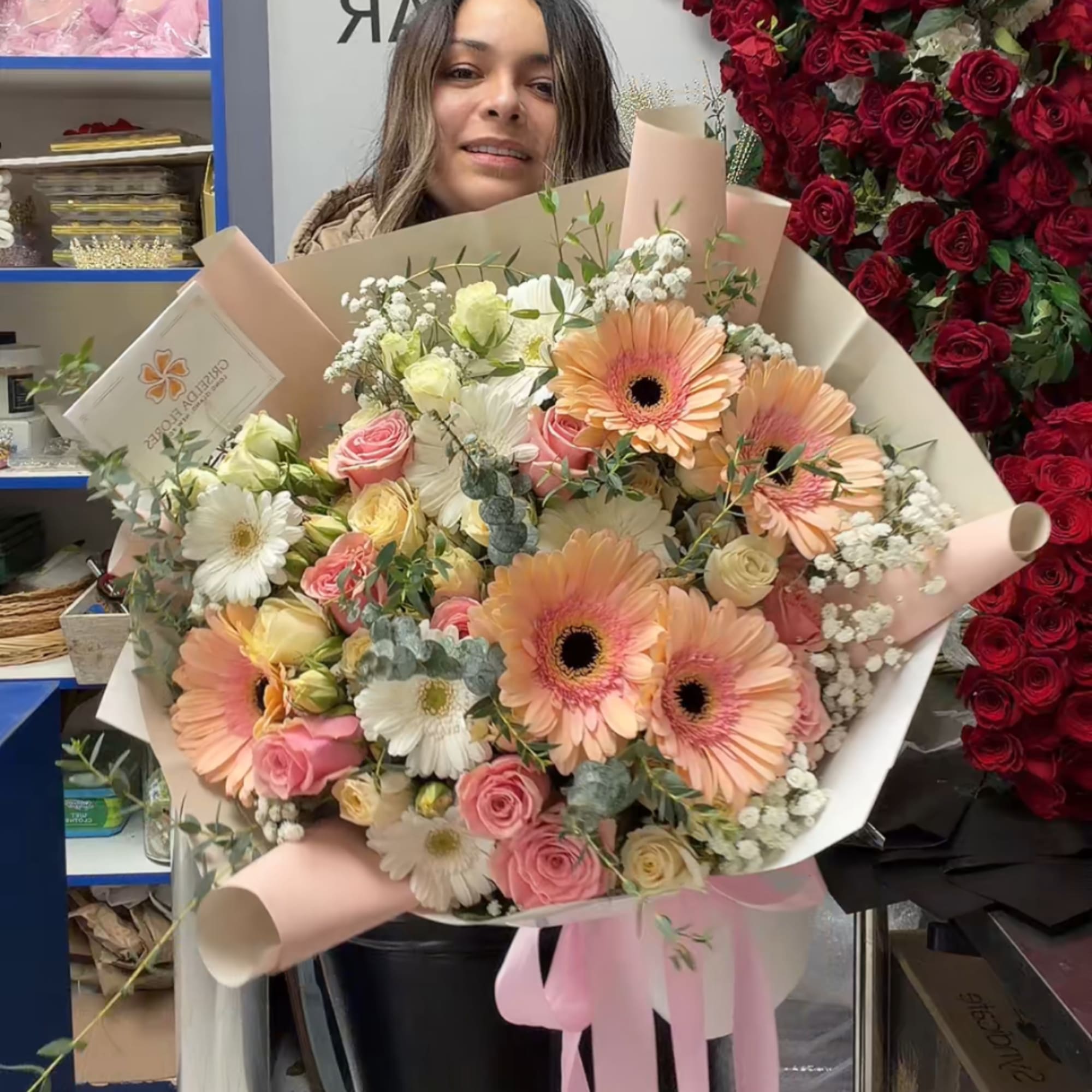 Ramo de gerberas, rosas y mini rosas en Long Island New York