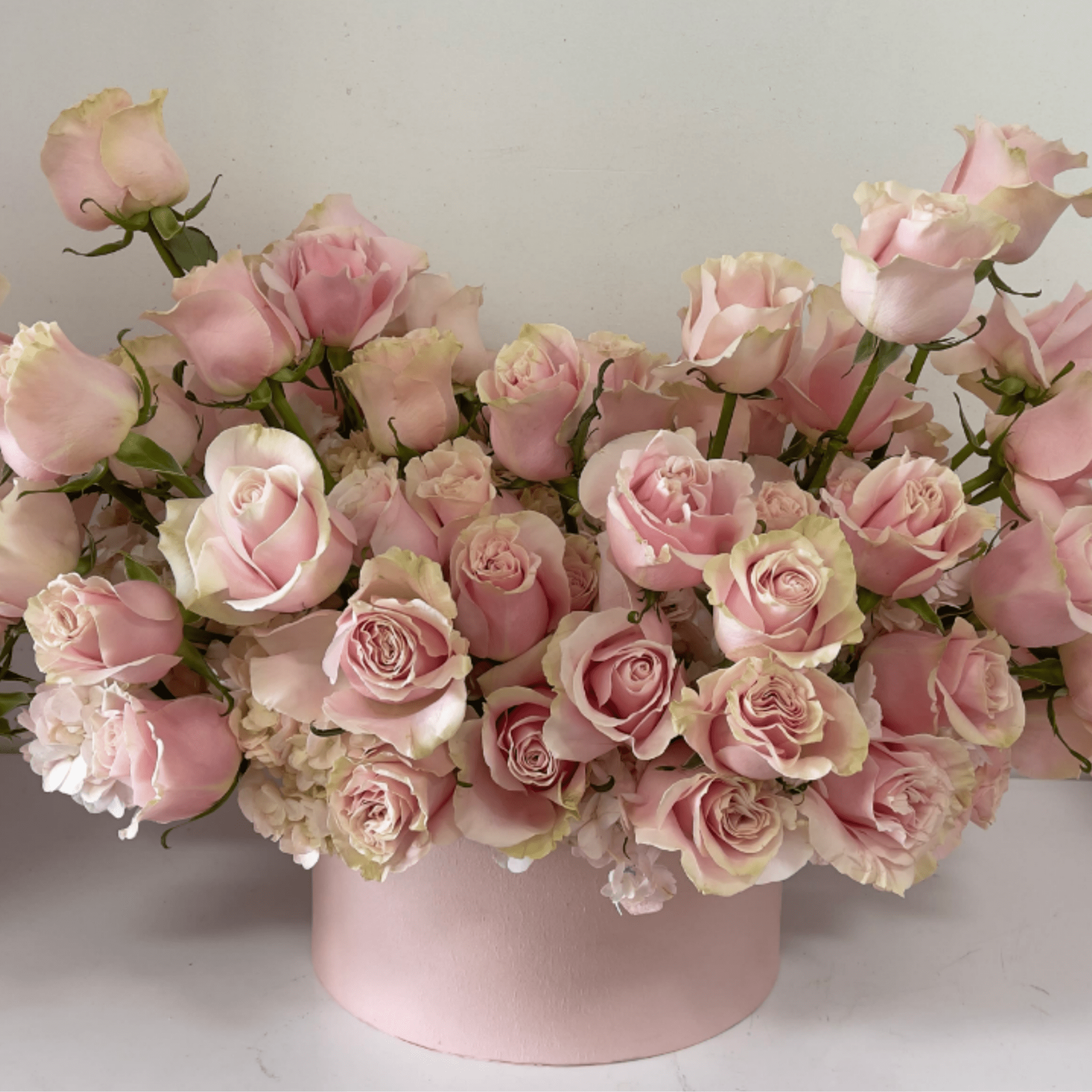 Soft, romantic, and effortlessly elegant soft pink nudes is a lush arrangement