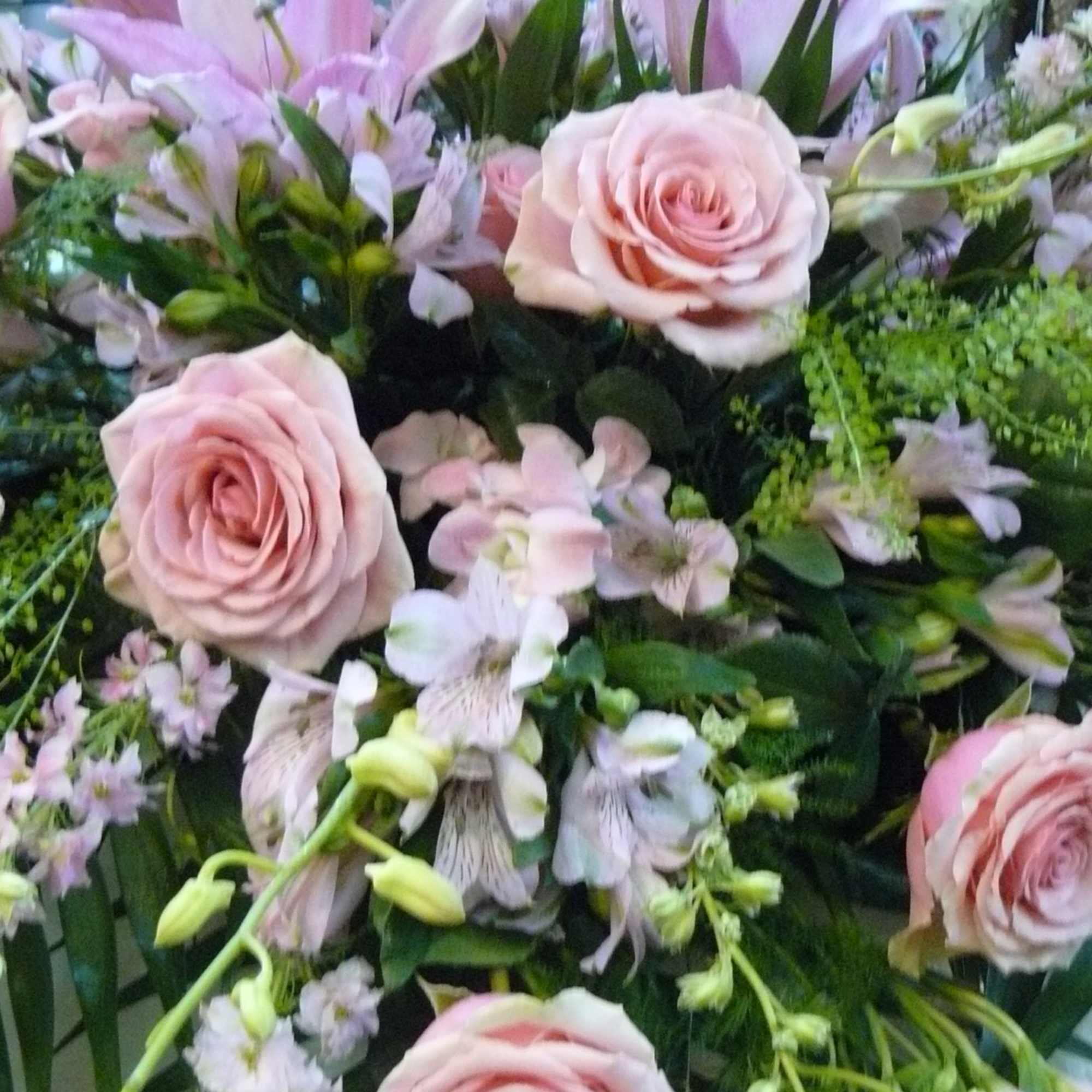 Casket Spray is a wonderful way to commemorate a life abundant in