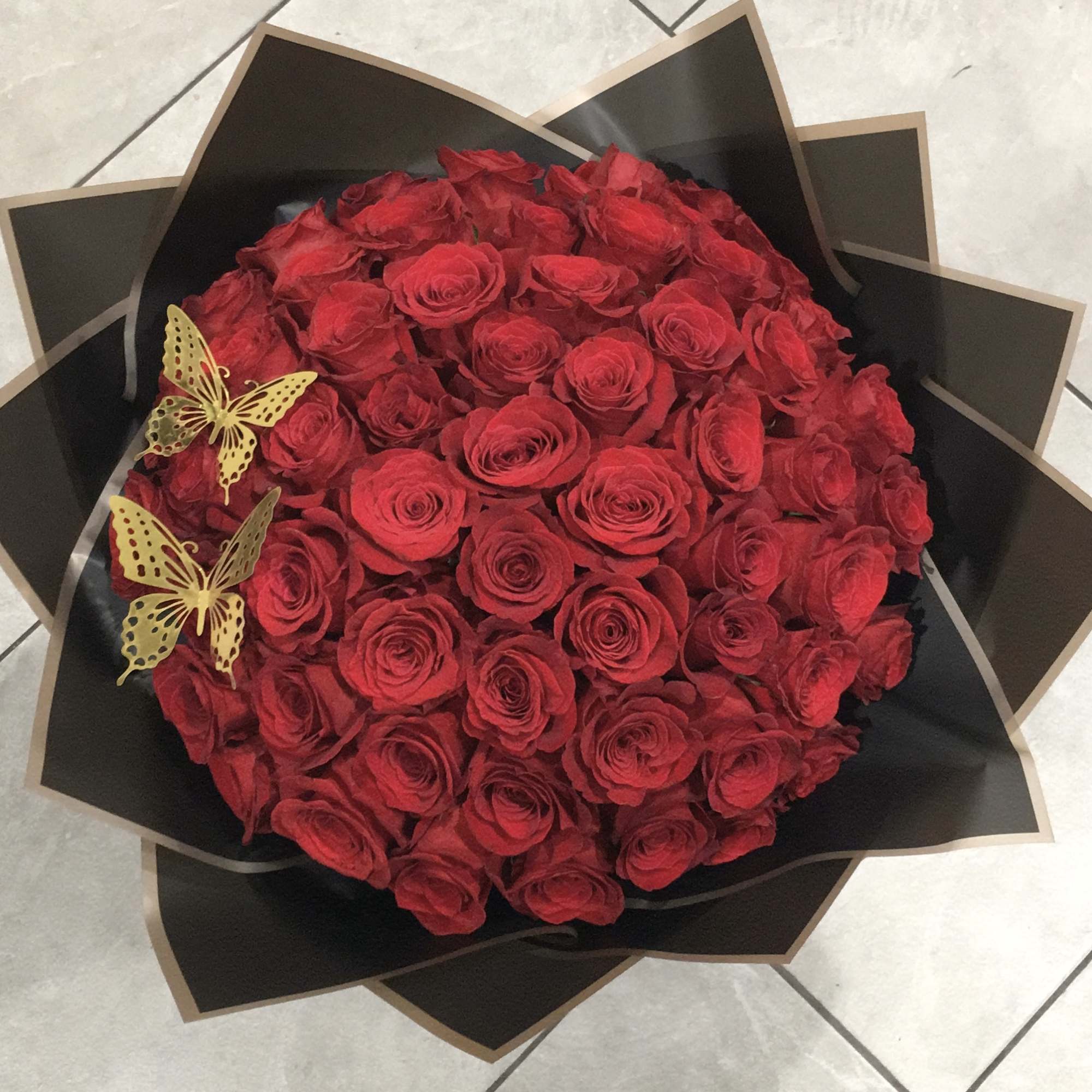 Standard: 50 Red roses with your choose color of wrapping paper.
Premium: 50