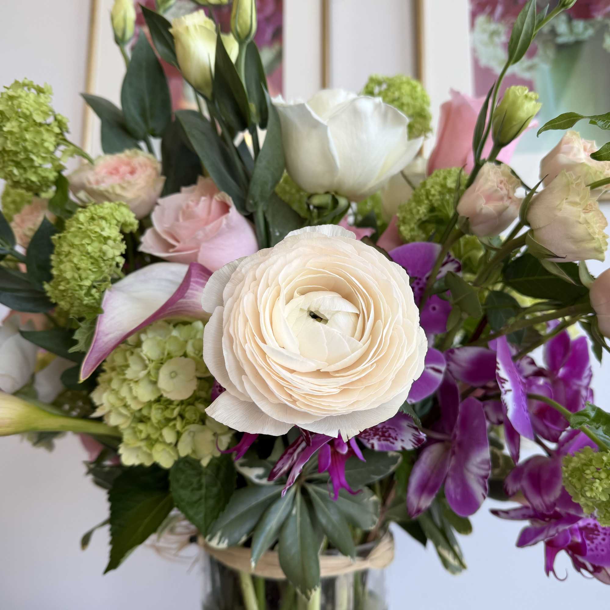 This arrangement is basically a floral reality show.
the Orchid is the dramatic