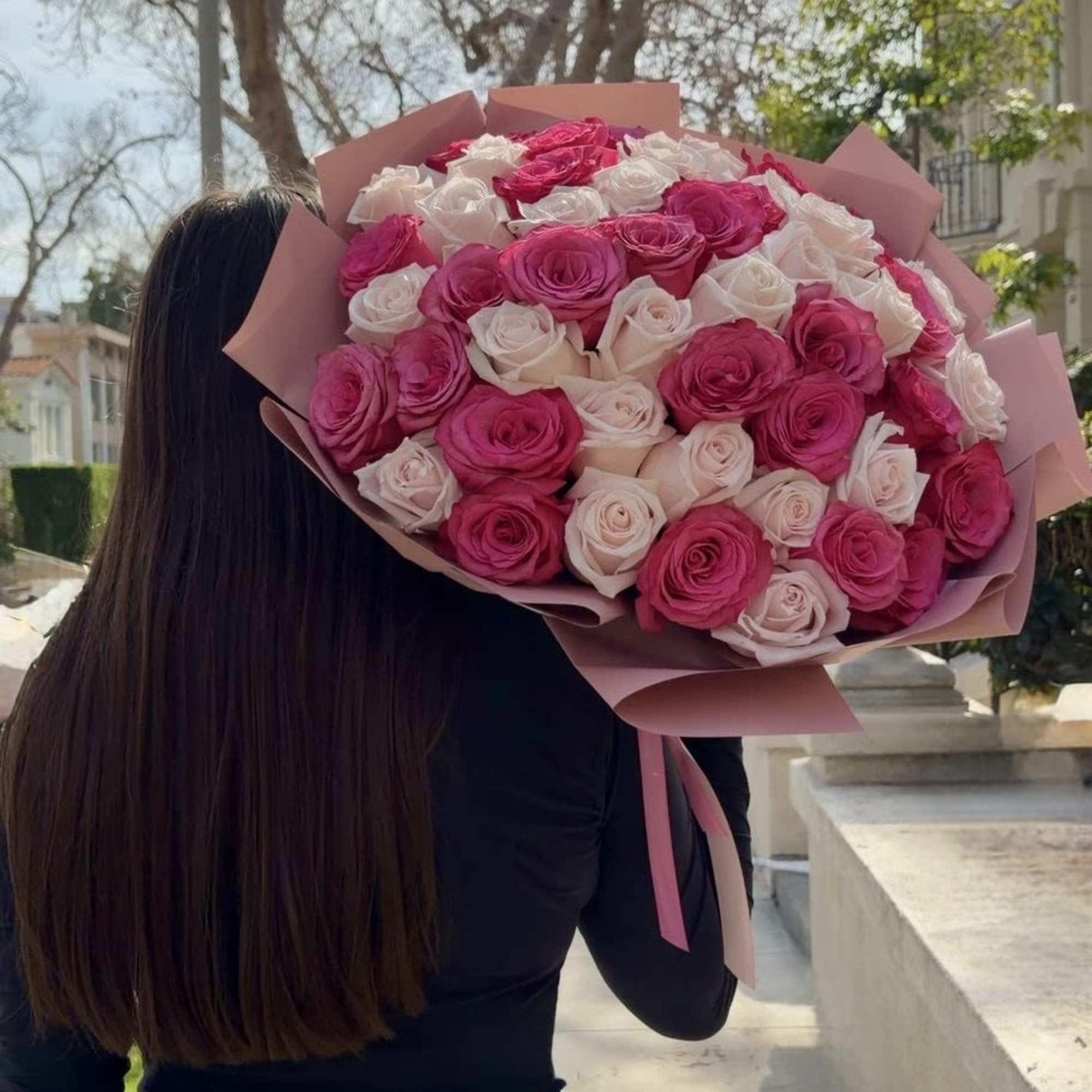 Sweetheart Rose Bouquet (50 Roses)

A romantic wrapped bouquet featuring 50 premium pink