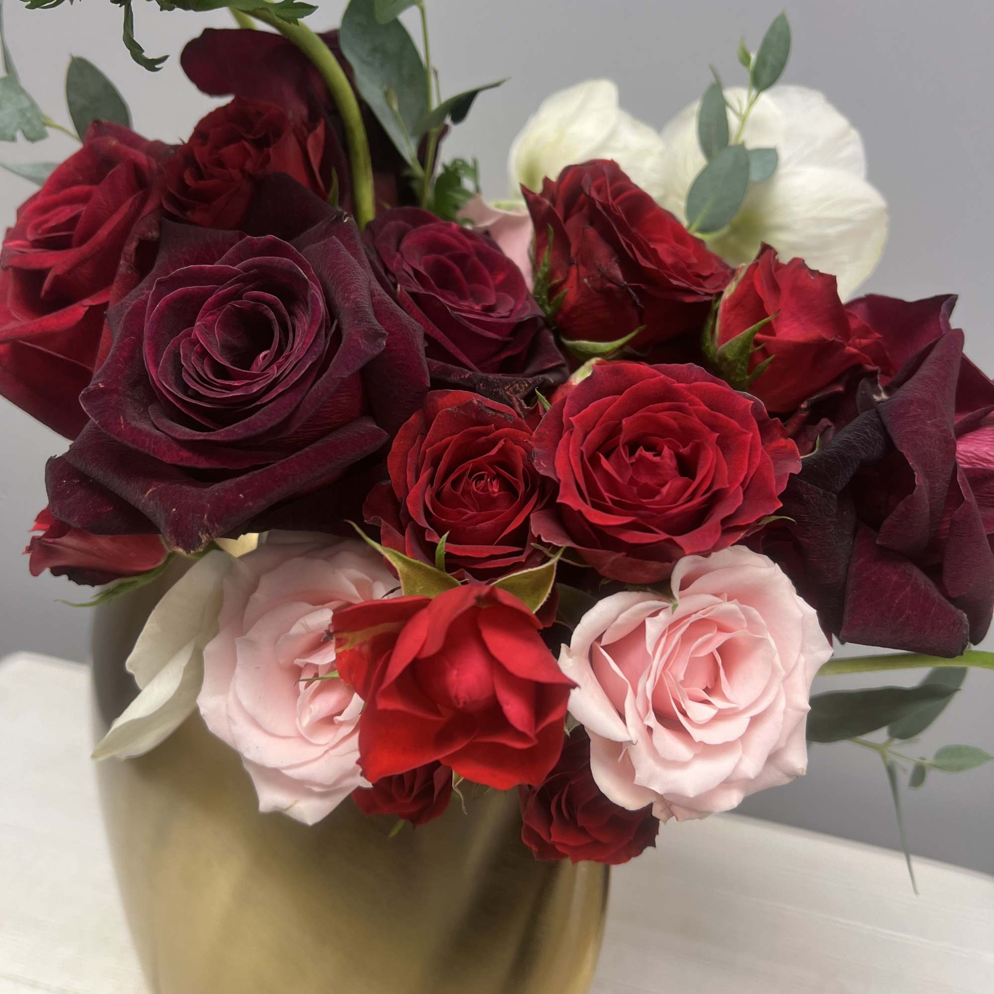 Golden Romance is a timeless expression of love and elegance. Designed in