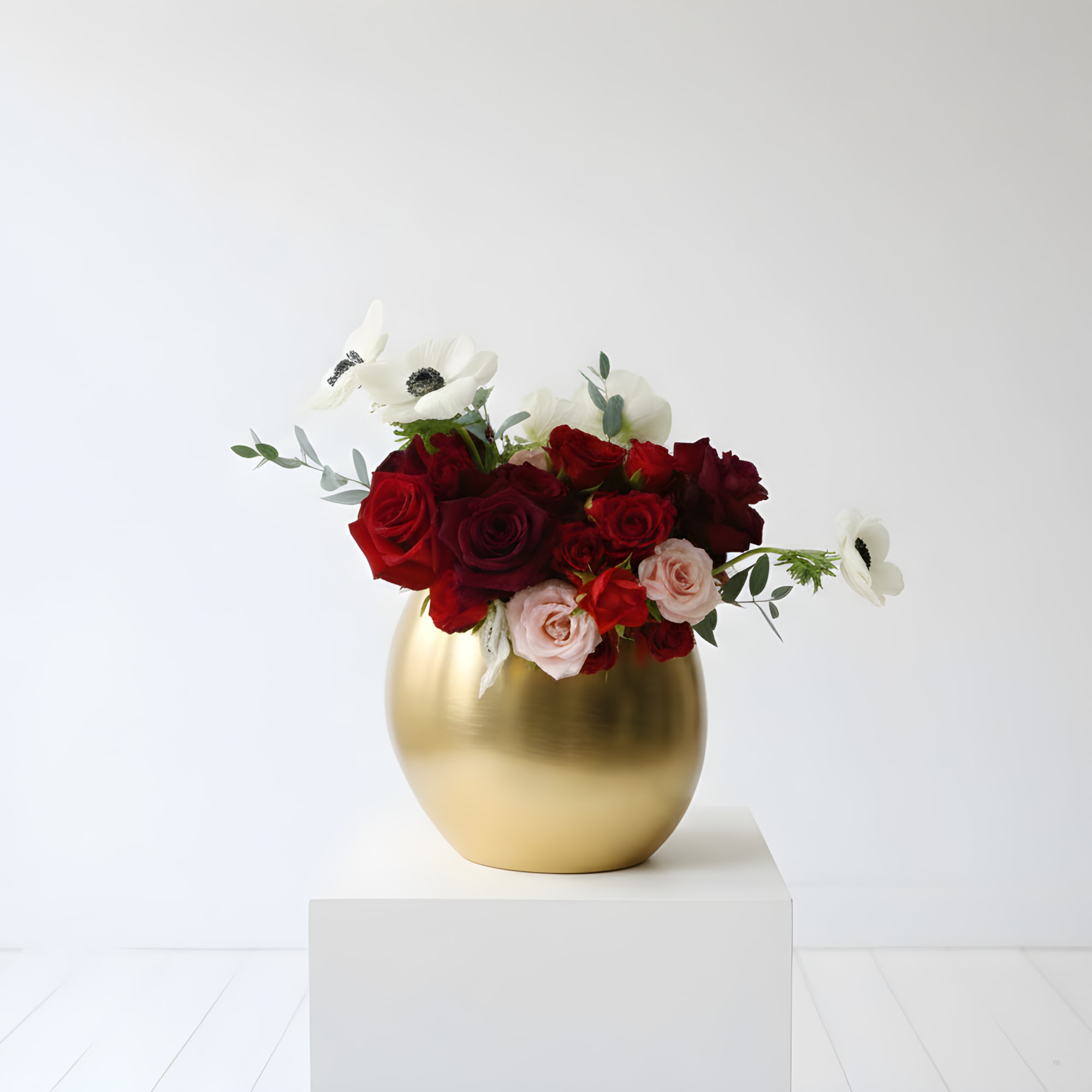 Golden Romance is a timeless expression of love and elegance. Designed in