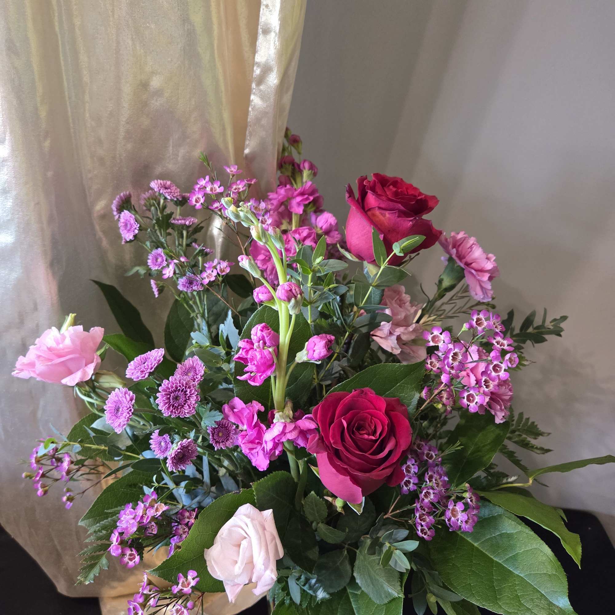 This high status bouquet is a quality expression of a noble romance.