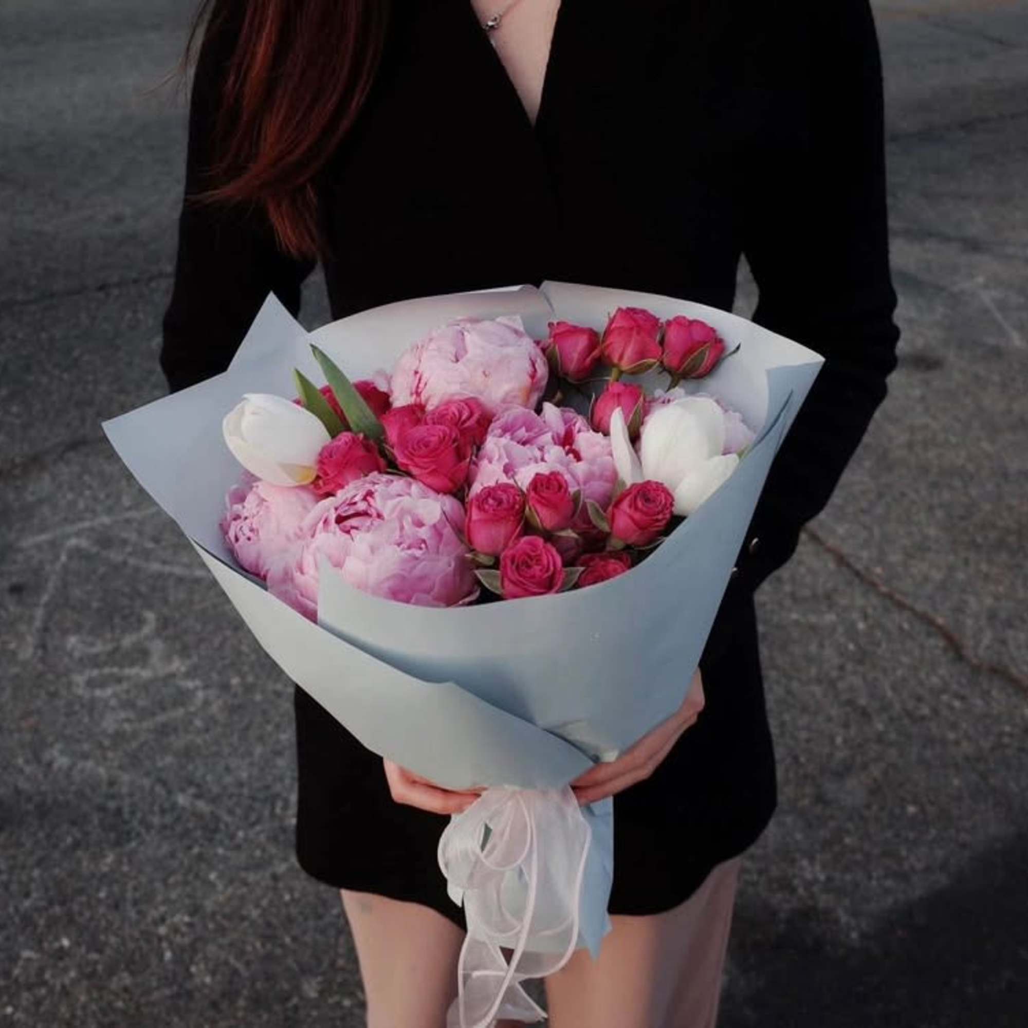 Macaron Peonies Dream is a soft, sweet bouquet designed to melt hearts.
Featuring