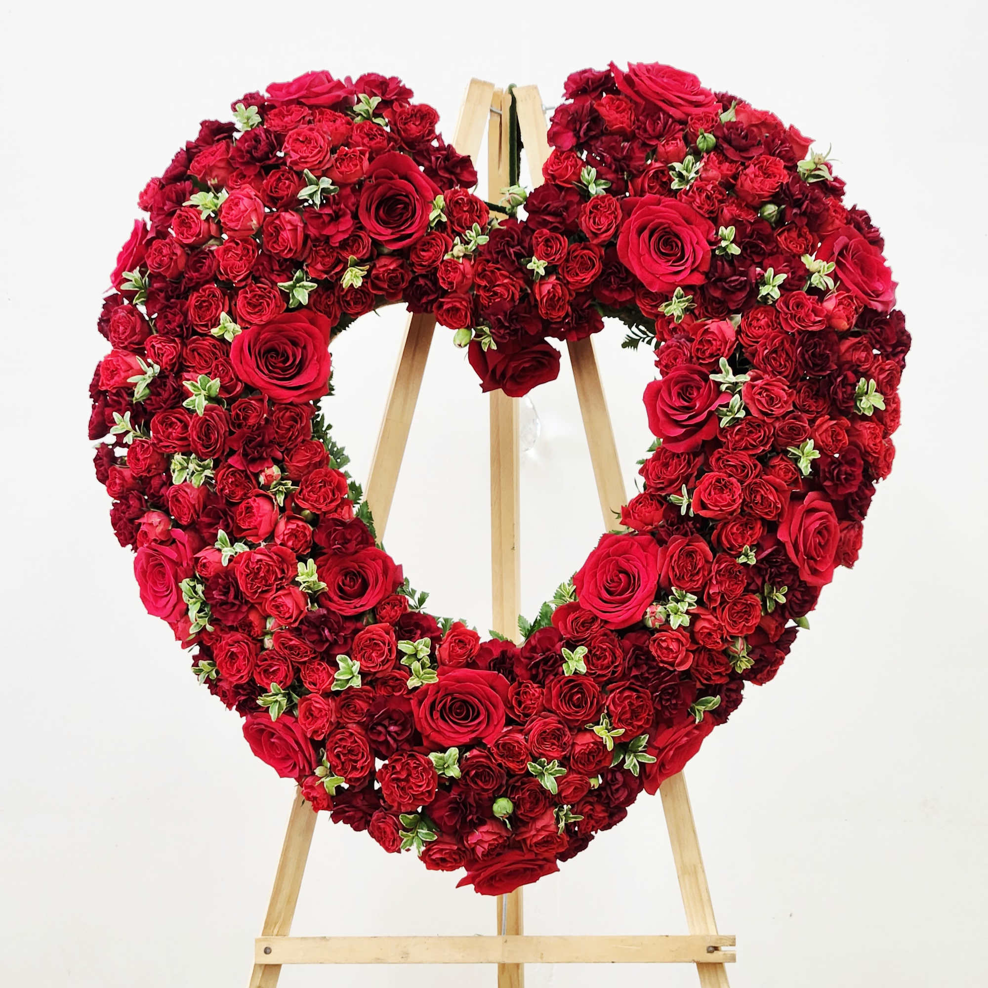 Express your warm and deep love with the Love You Forever Spray.