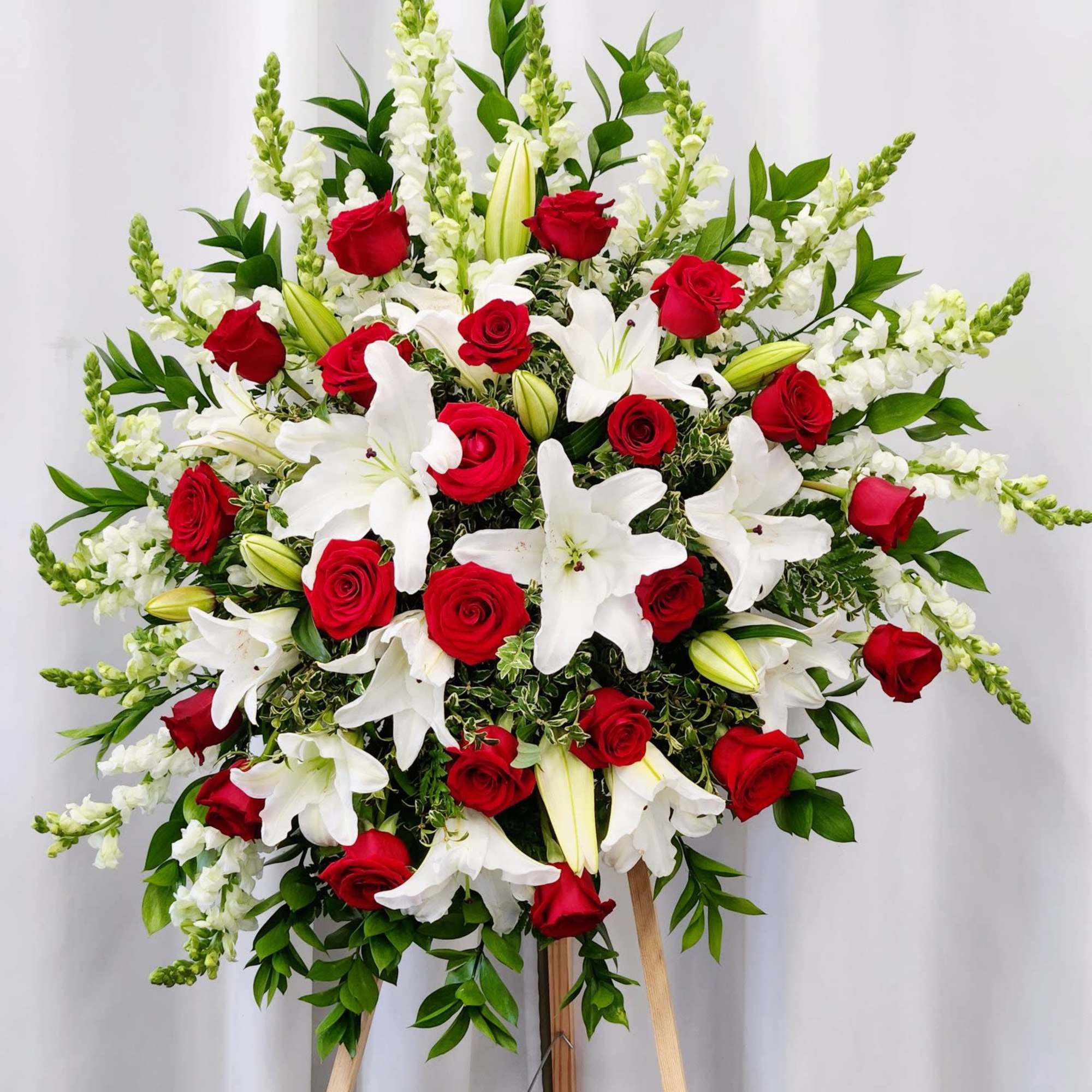 Offer comfort and hope with this Healing Thoughts Spray. Designed to uplift