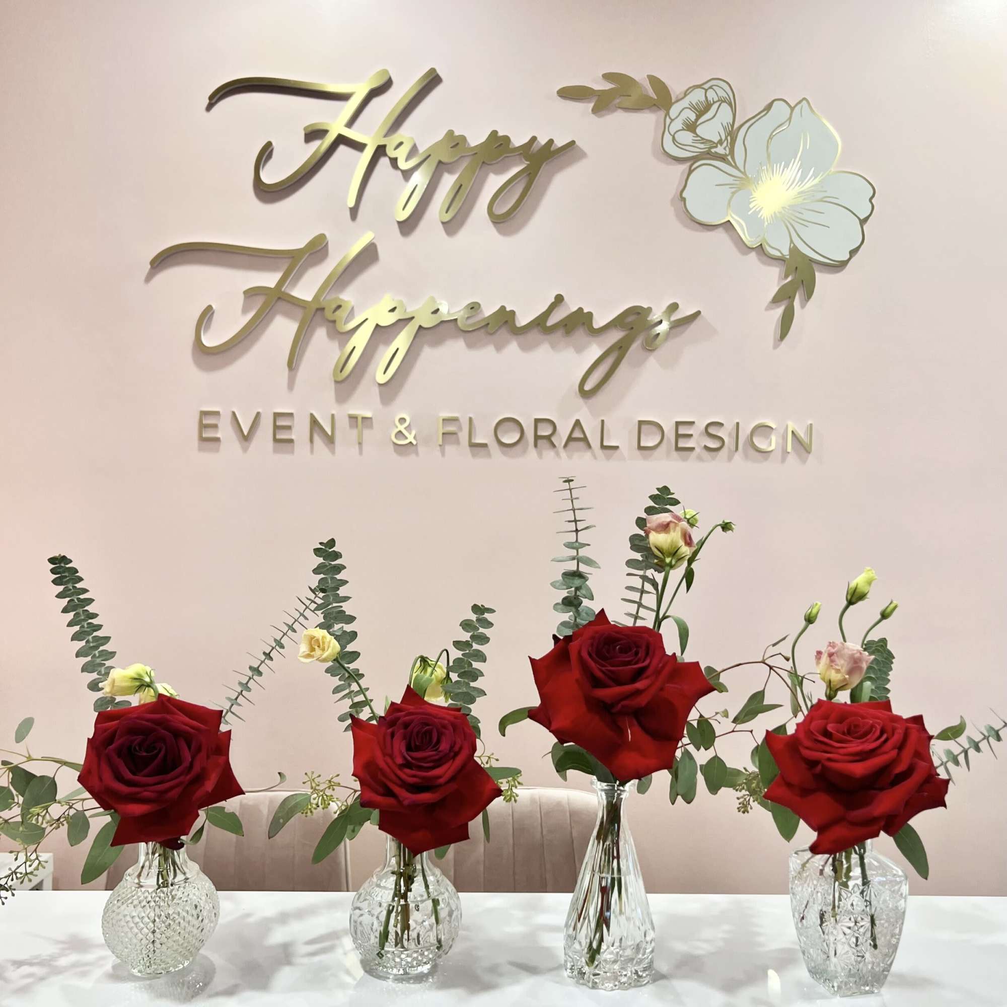 Fresh premium rose with designer accent

Floral colors could be customizable upon request